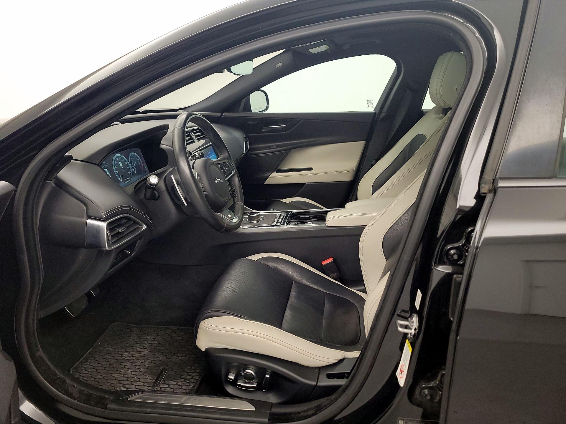 Thumbnail: 2019 Jaguar XE - 11