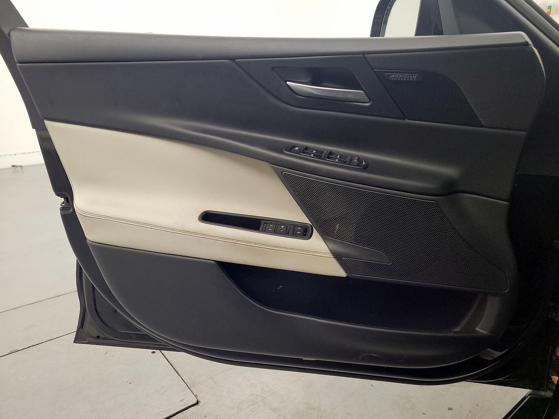 Thumbnail: 2019 Jaguar XE - 12
