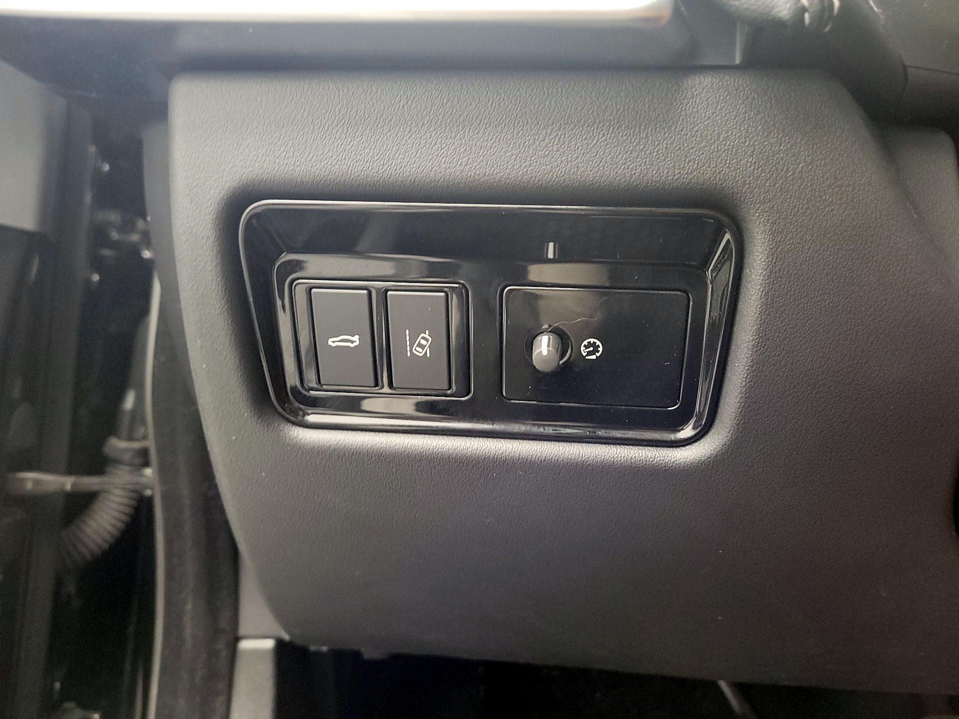 Thumbnail: 2019 Jaguar XE - 13