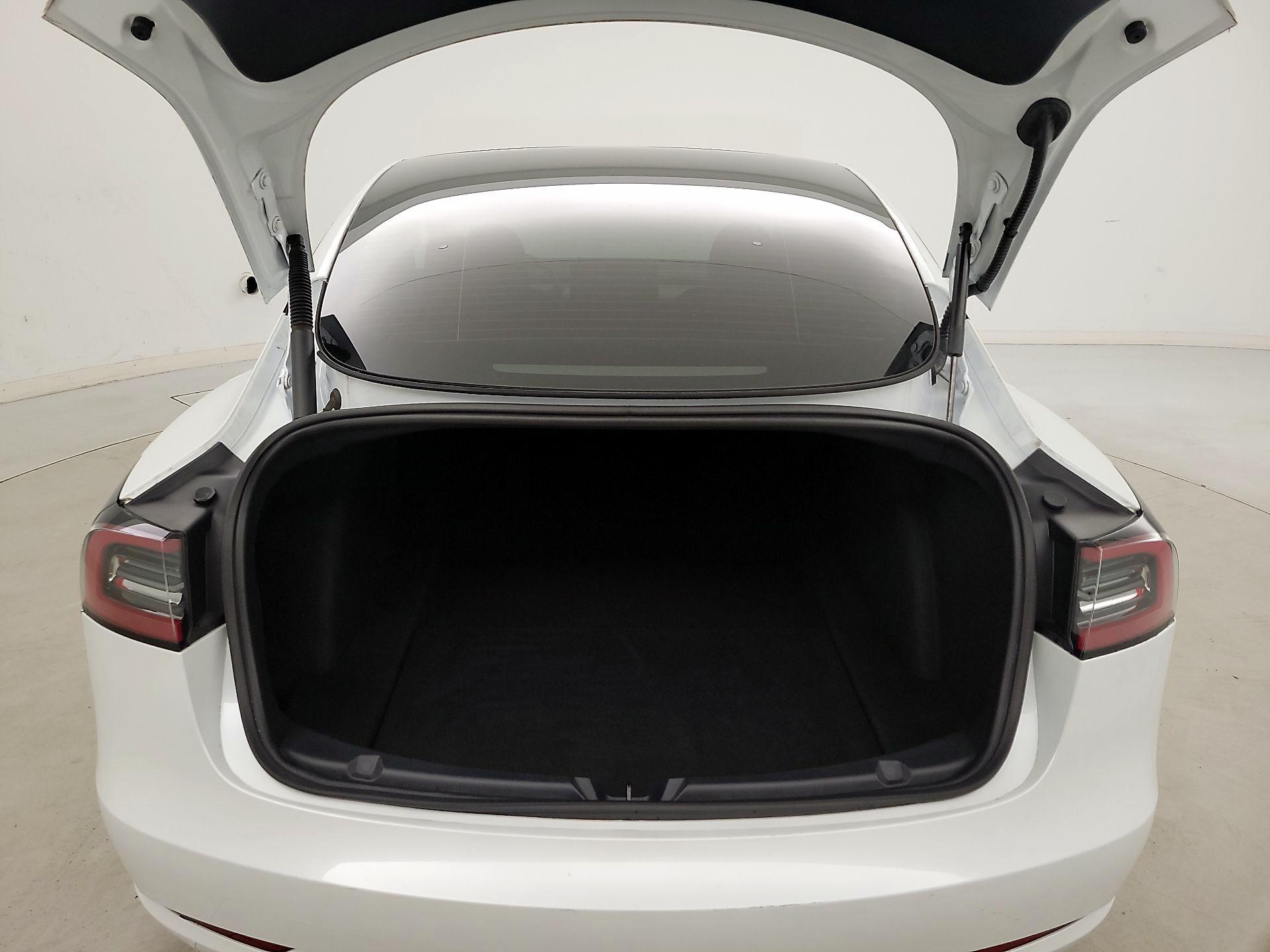 Thumbnail: 2023 Tesla Model 3 - 19