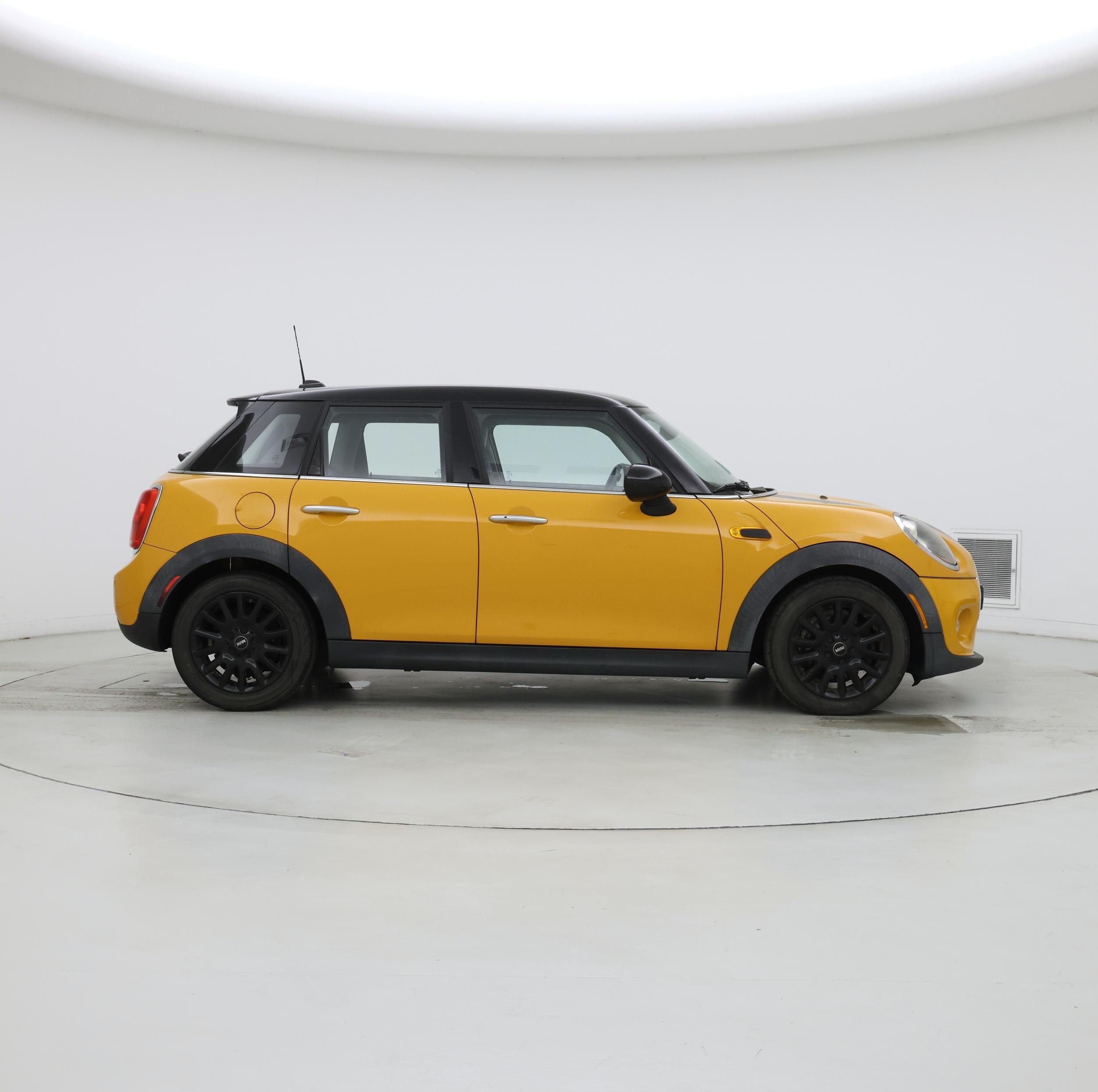Thumbnail: 2017 MINI Cooper Hardtop - 7