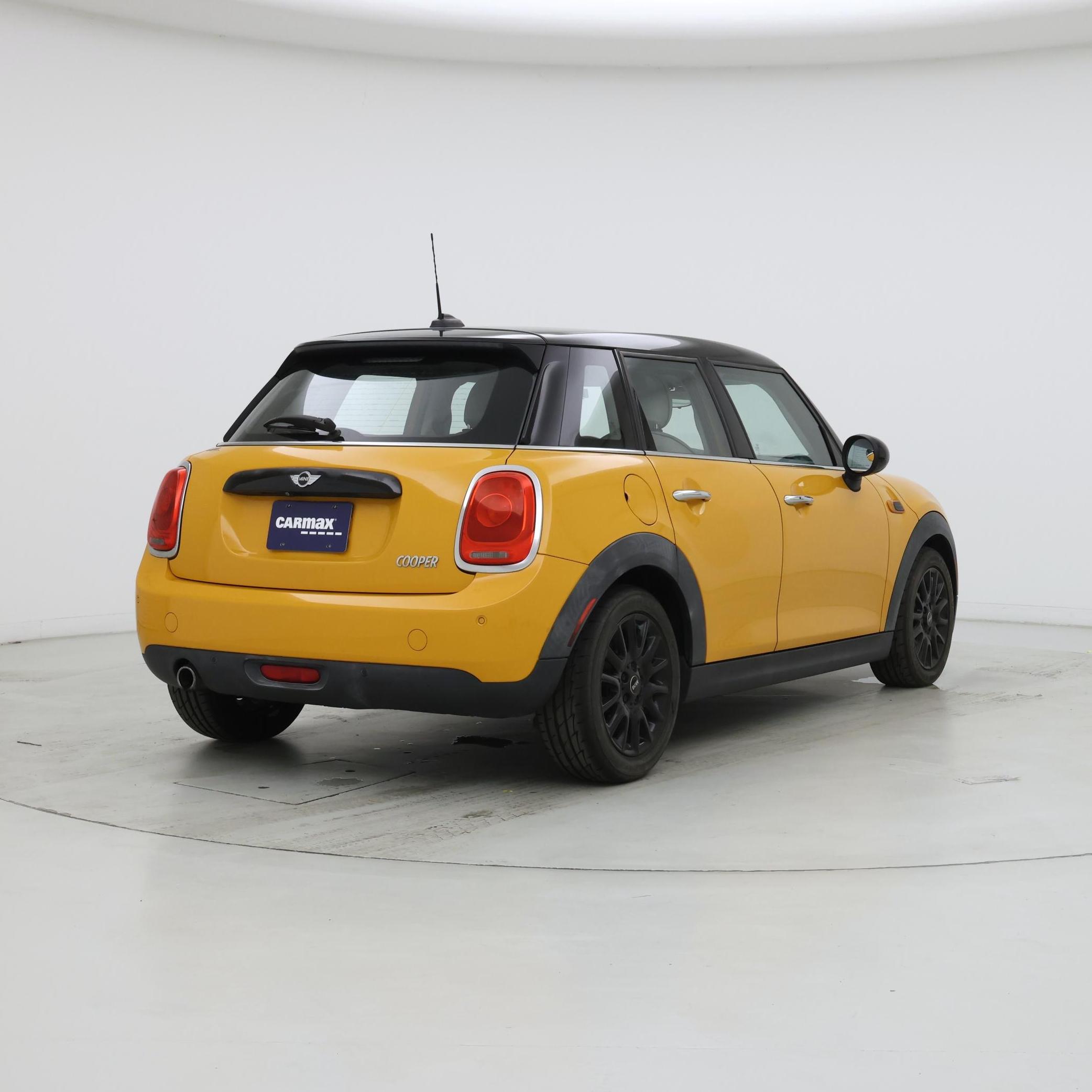 Thumbnail: 2017 MINI Cooper Hardtop - 8
