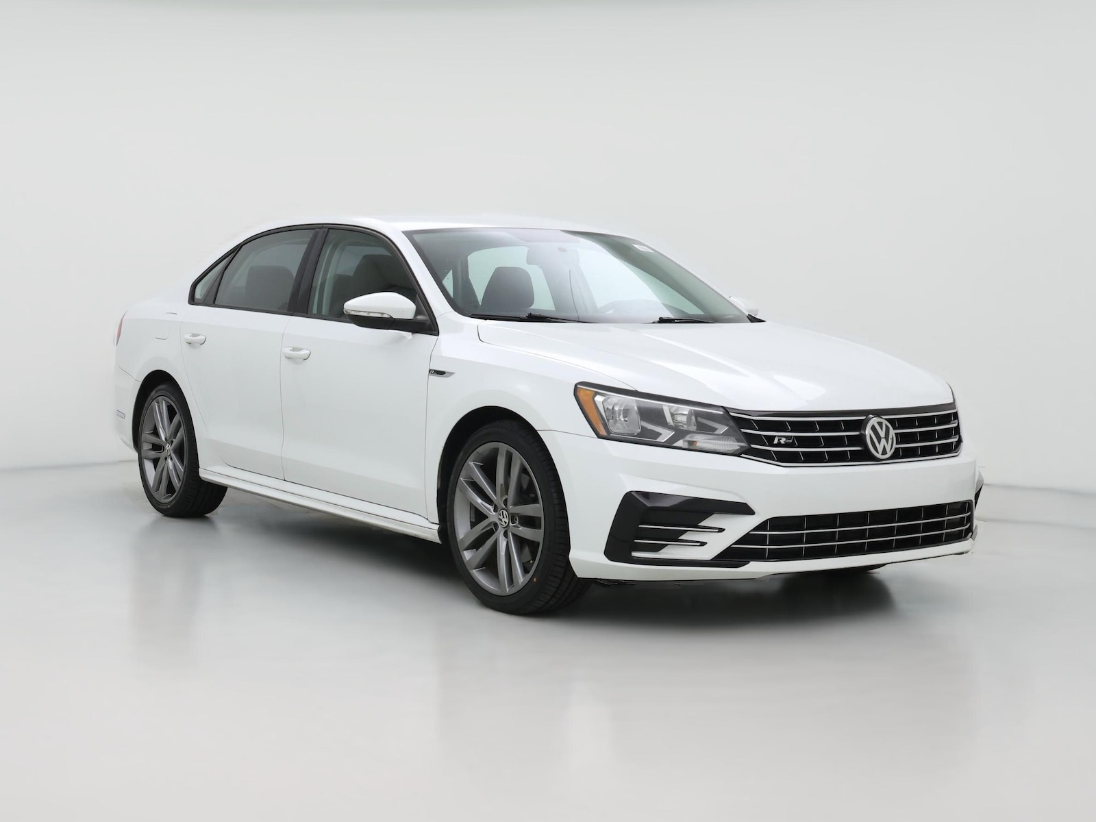 2018 Volkswagen Passat R-Line