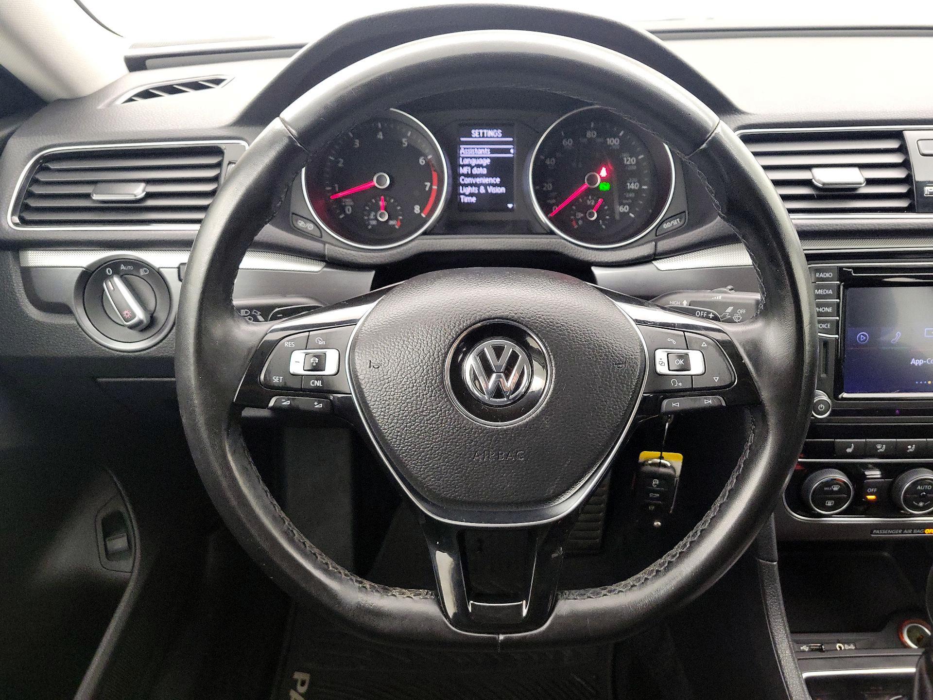 Thumbnail: 2018 Volkswagen Passat - 10