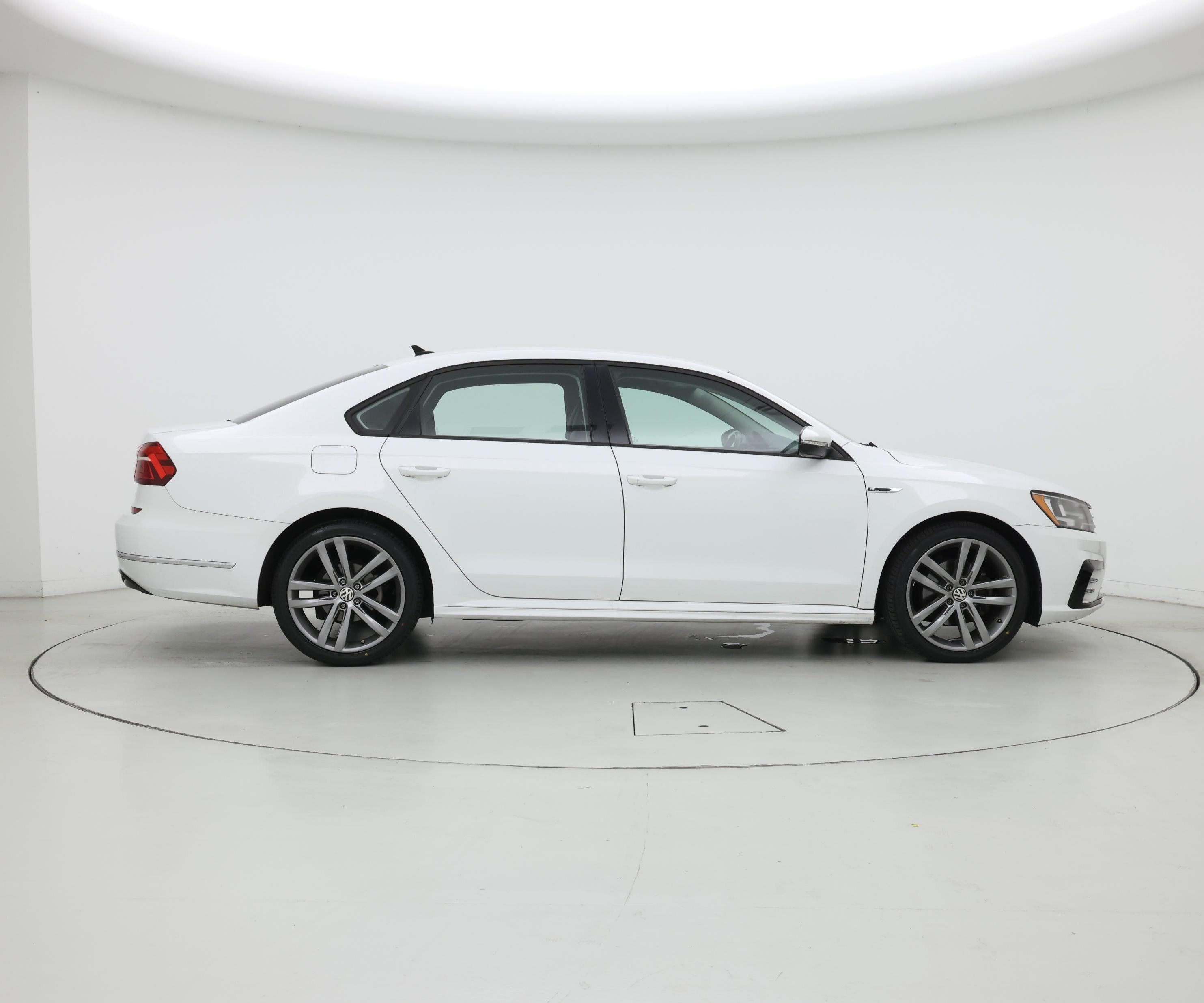 Thumbnail: 2018 Volkswagen Passat - 7