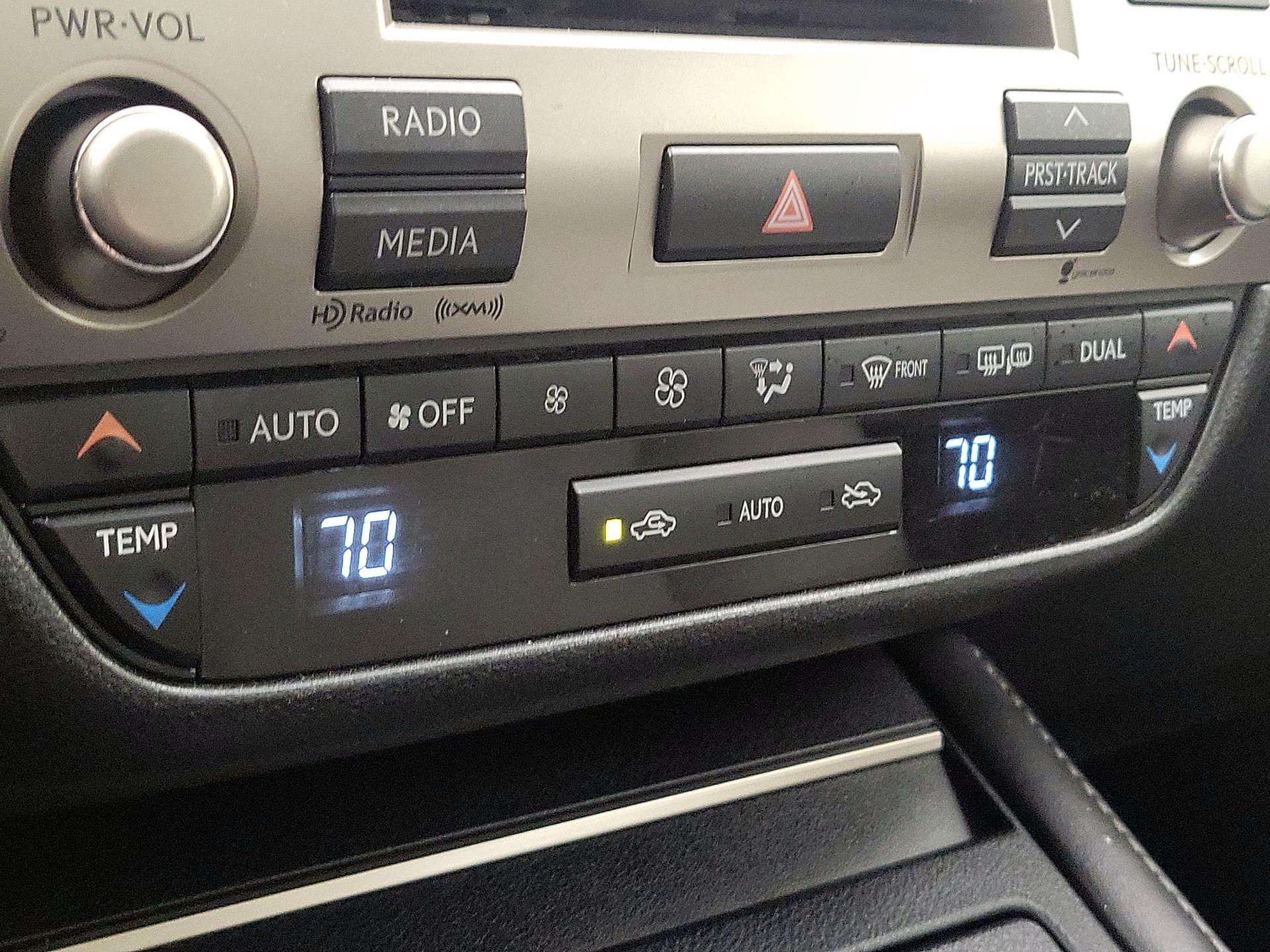 Thumbnail: 2016 Lexus ES - 16