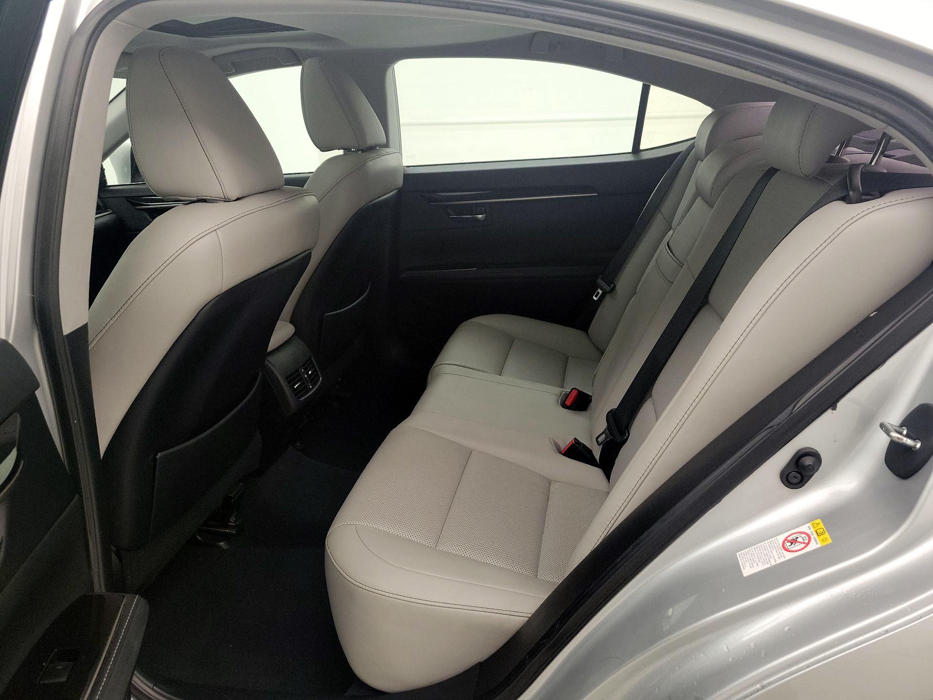 Thumbnail: 2016 Lexus ES - 19