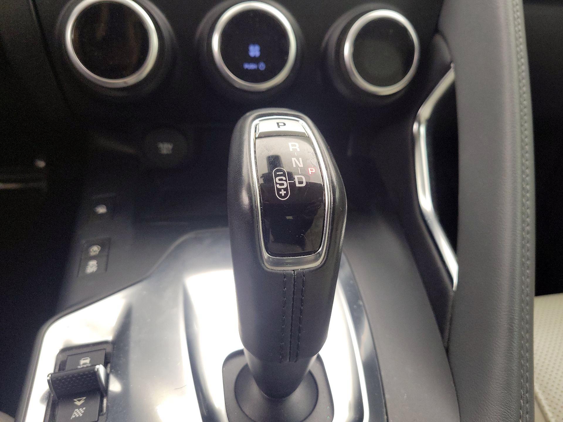 Thumbnail: 2019 Jaguar E-Pace - 18