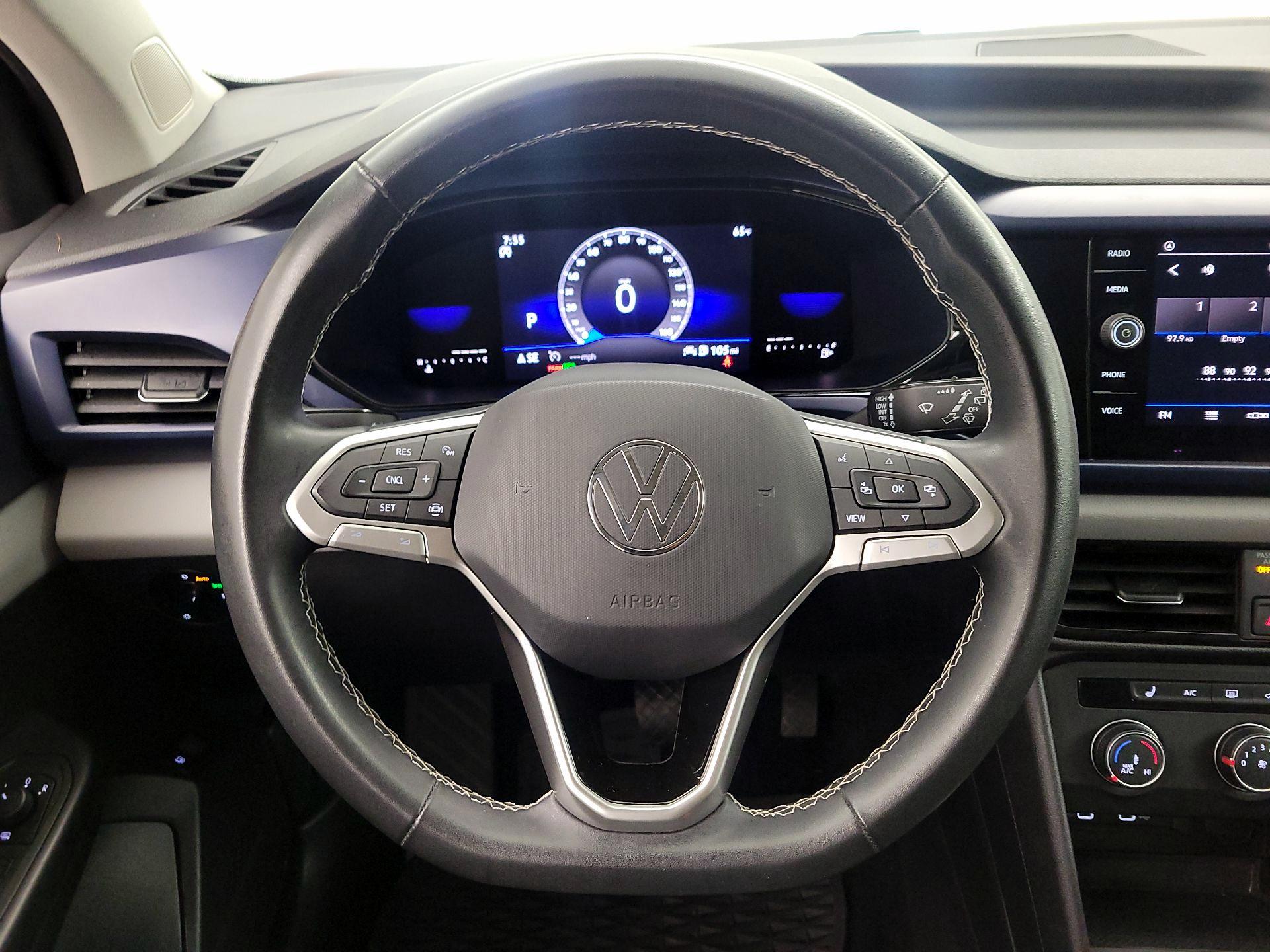 Thumbnail: 2022 Volkswagen Taos - 10