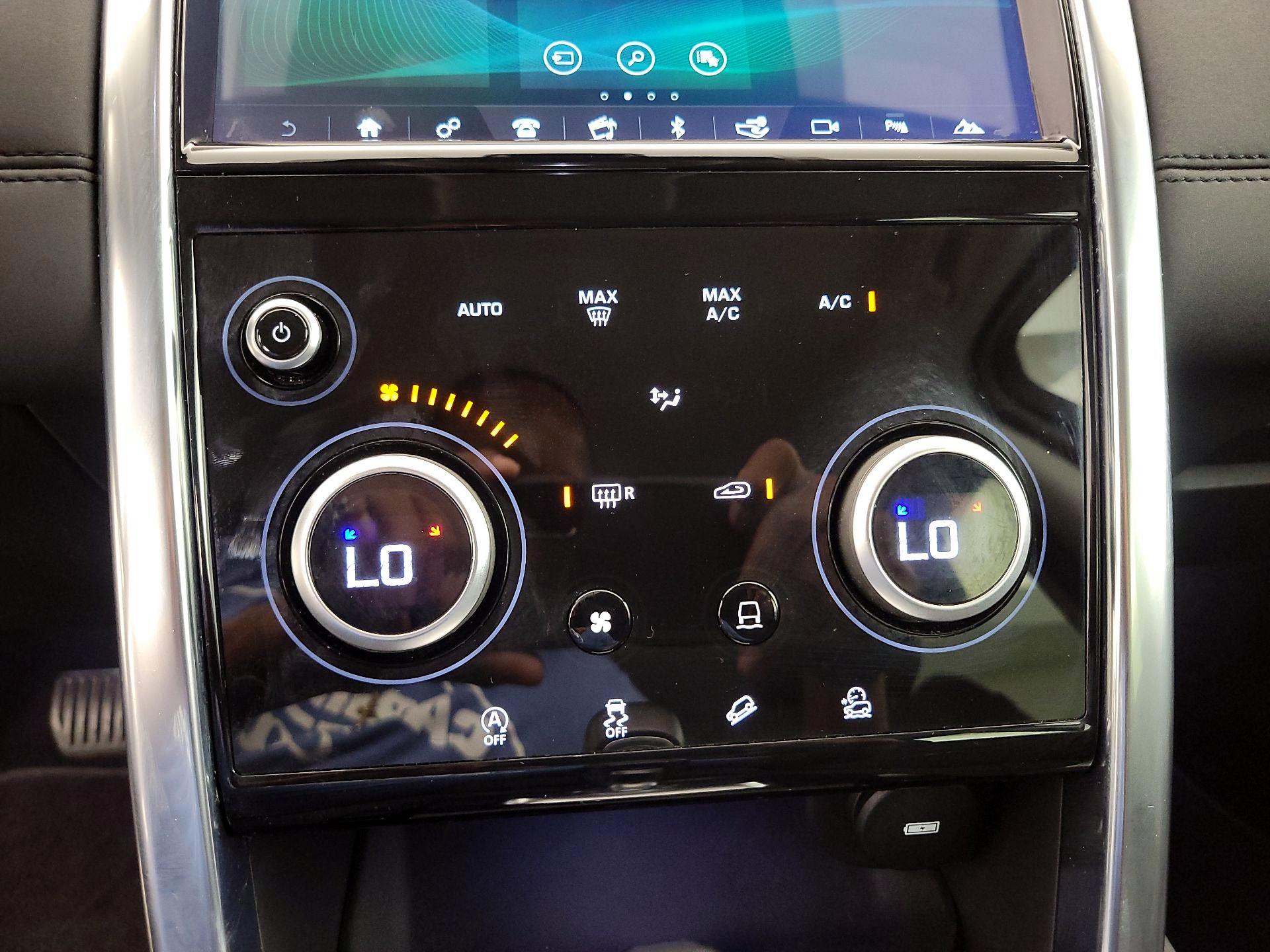 Thumbnail: 2020 Land Rover Discovery Sport - 15