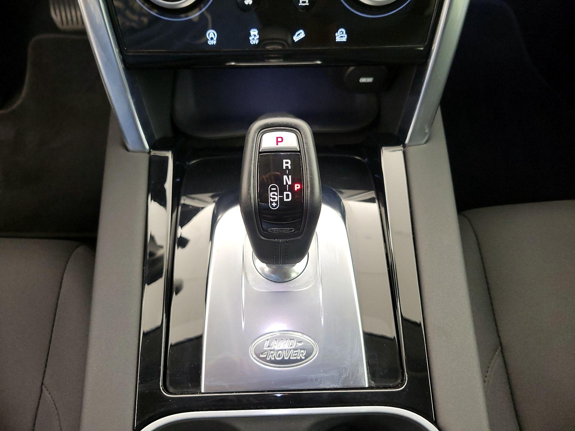 Thumbnail: 2020 Land Rover Discovery Sport - 16