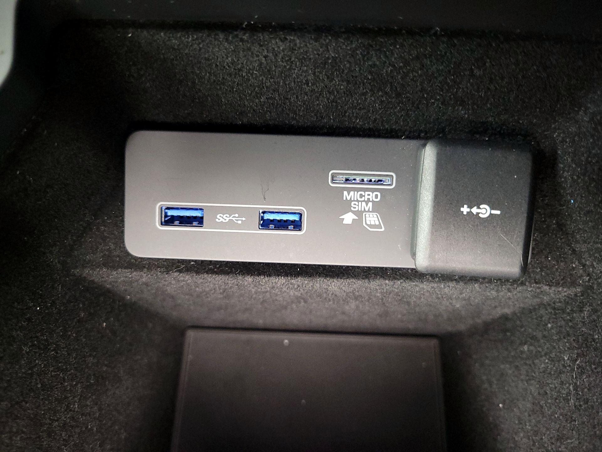 Thumbnail: 2020 Land Rover Discovery Sport - 17