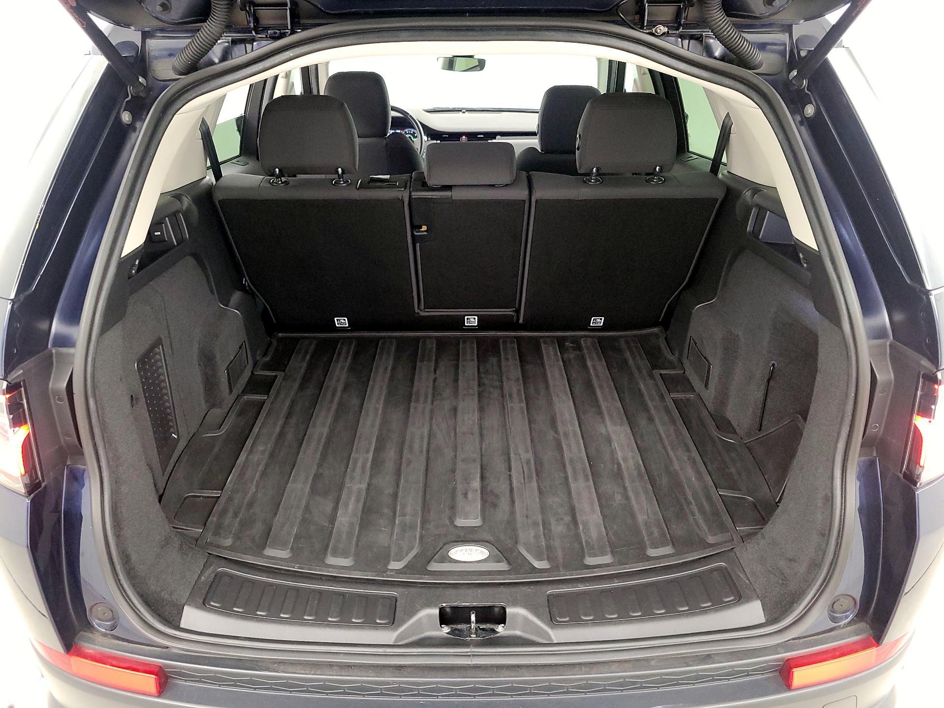 Thumbnail: 2020 Land Rover Discovery Sport - 19