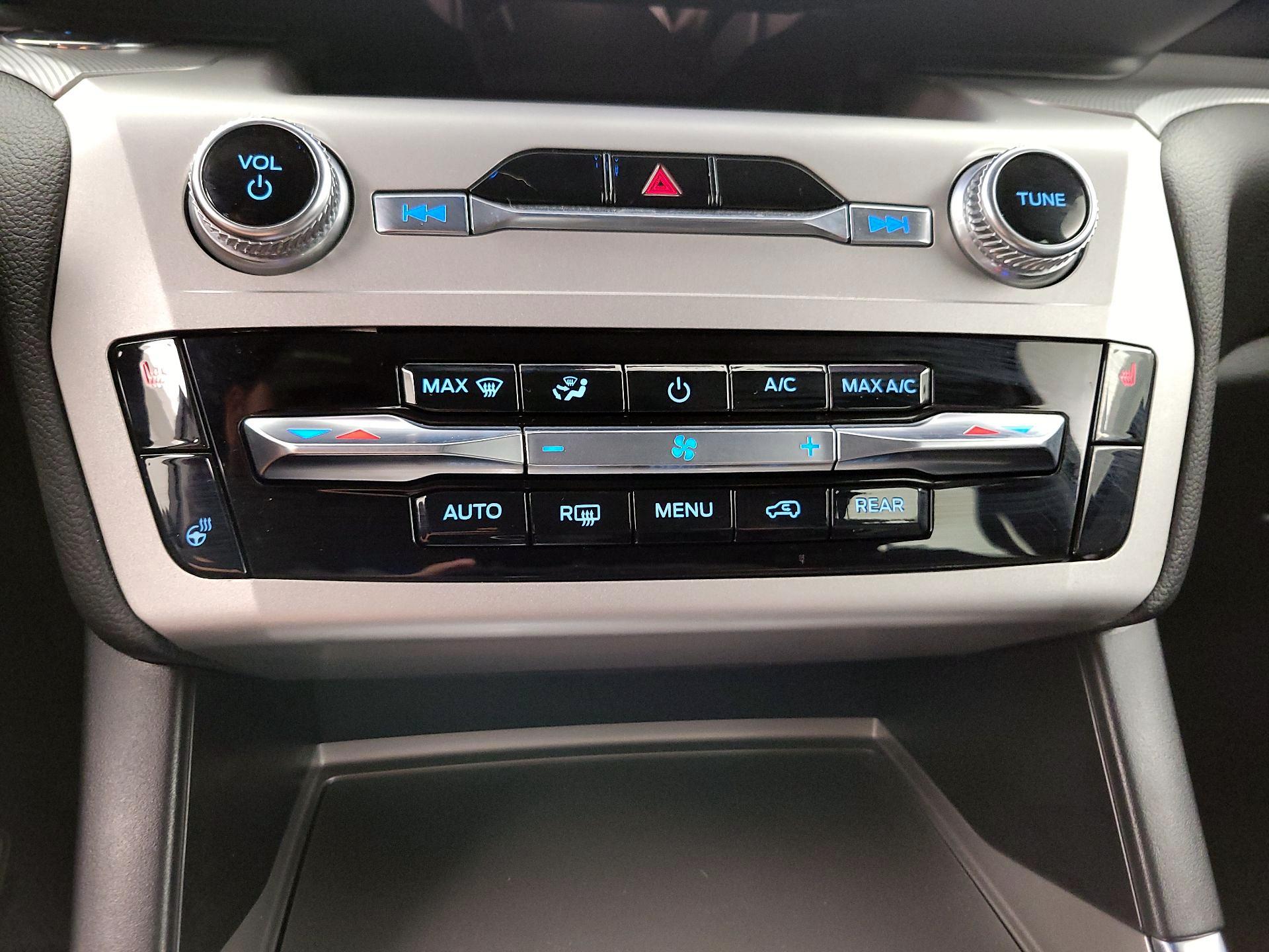 Thumbnail: 2022 Ford Explorer - 16