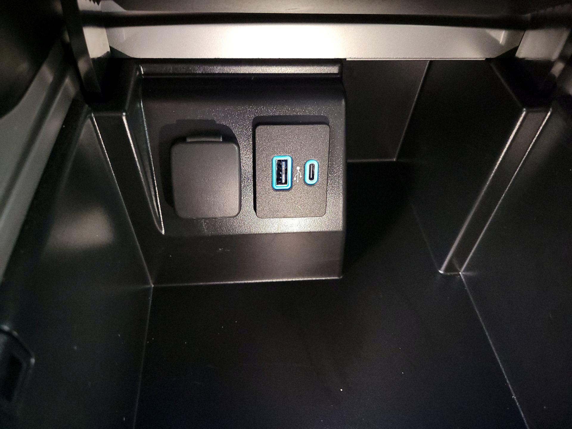 Thumbnail: 2022 Ford Explorer - 18