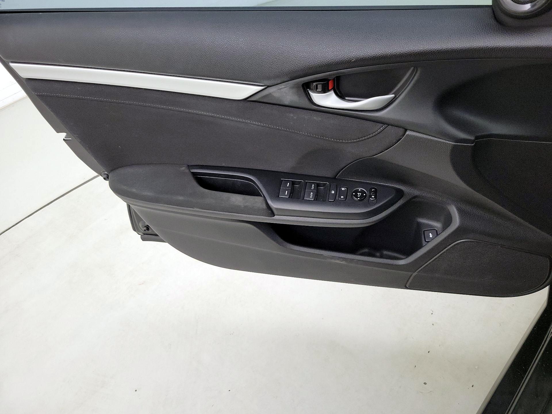 Thumbnail: 2016 Honda Civic - 12