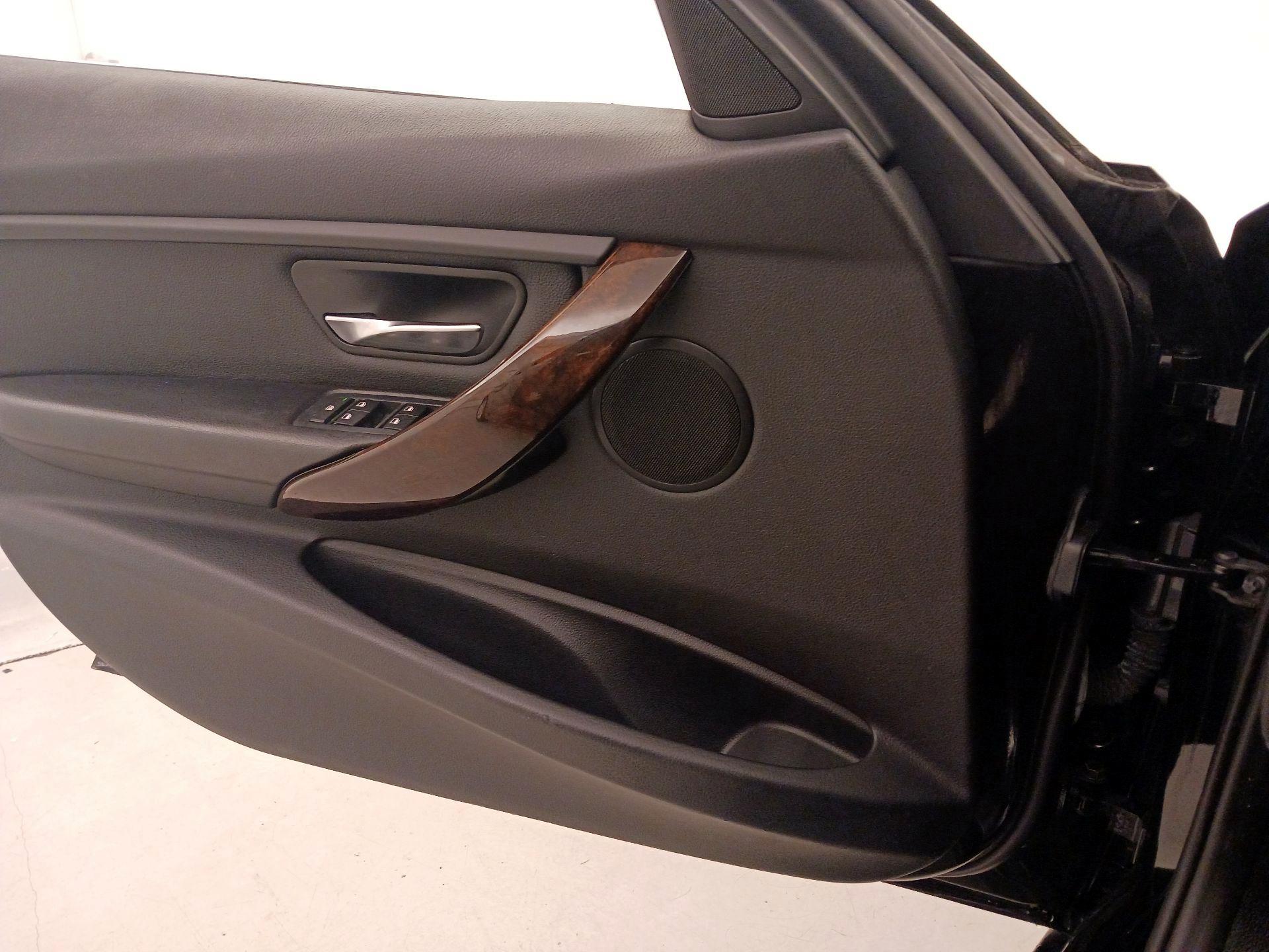 Thumbnail: 2015 BMW 3 Series - 12