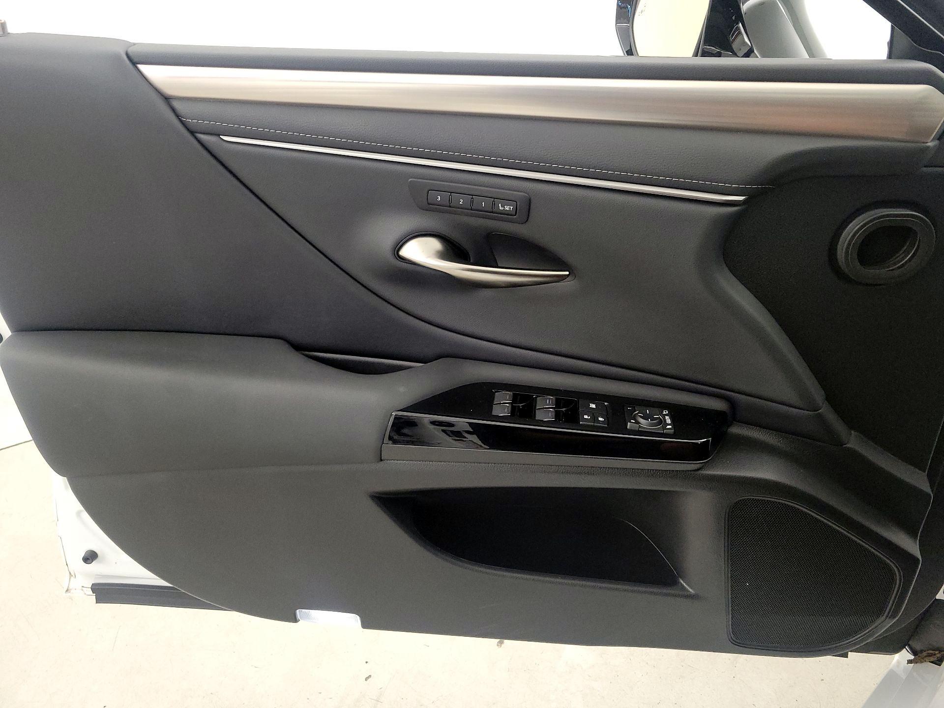 Thumbnail: 2023 Lexus ES - 12