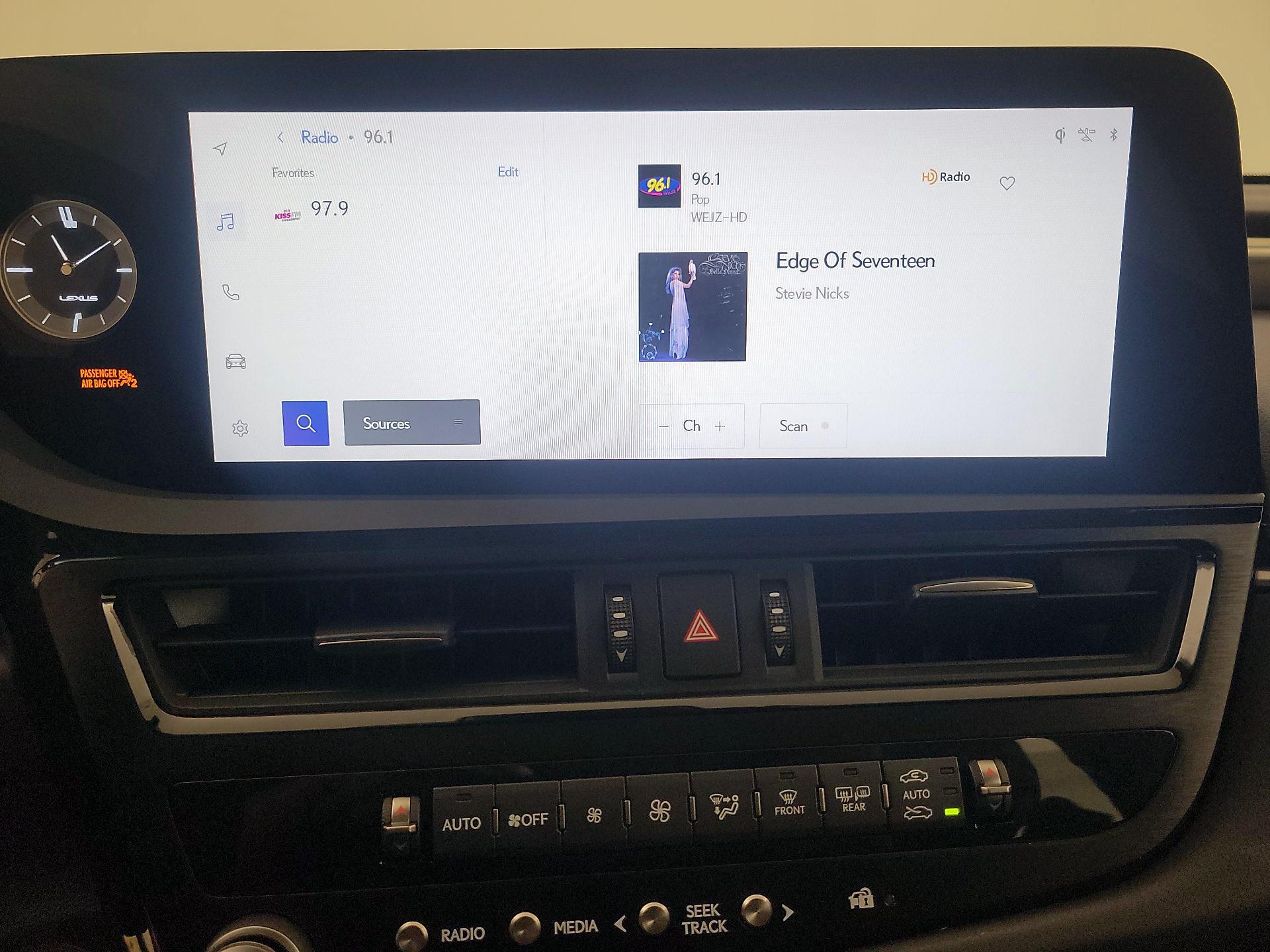 Thumbnail: 2023 Lexus ES - 15