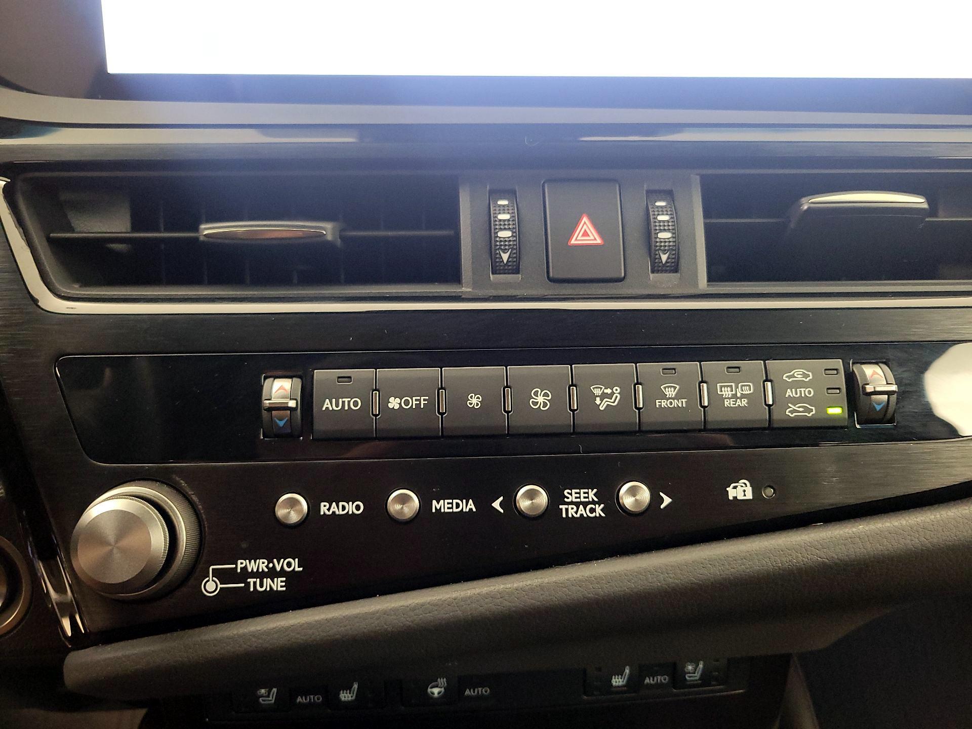 Thumbnail: 2023 Lexus ES - 16