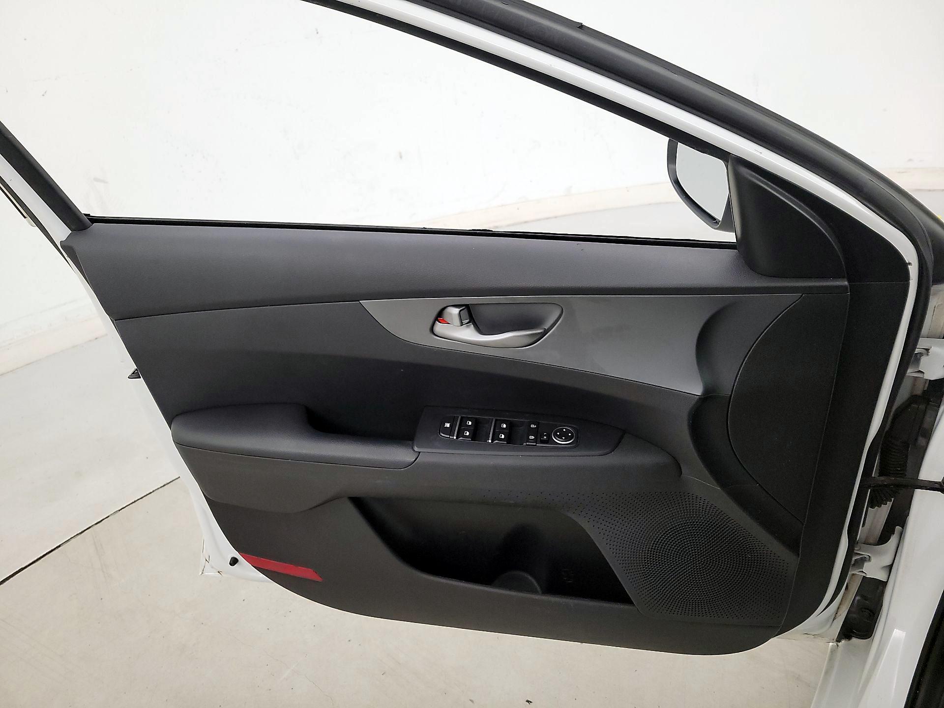 Thumbnail: 2021 Kia Forte - 12