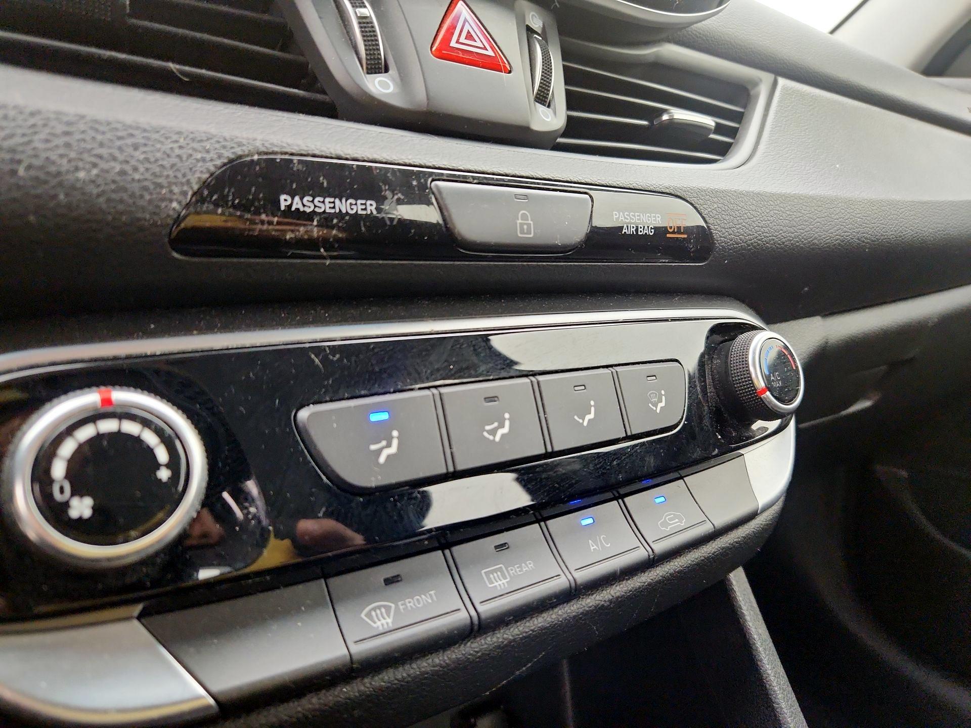 Thumbnail: 2018 Hyundai Elantra - 16