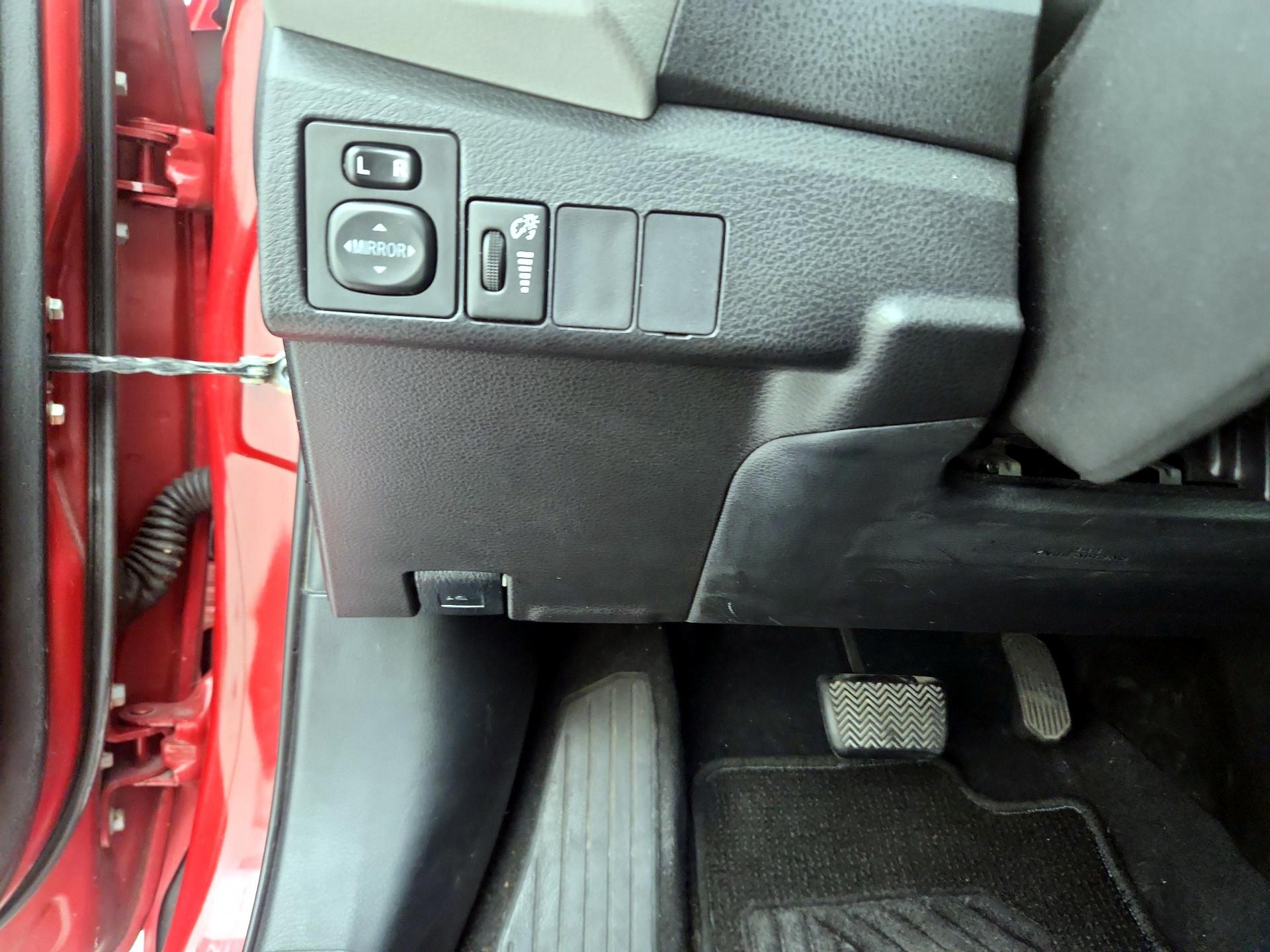 Thumbnail: 2015 Toyota Corolla - 13