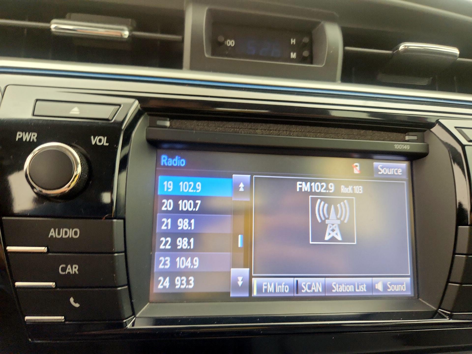 Thumbnail: 2015 Toyota Corolla - 15