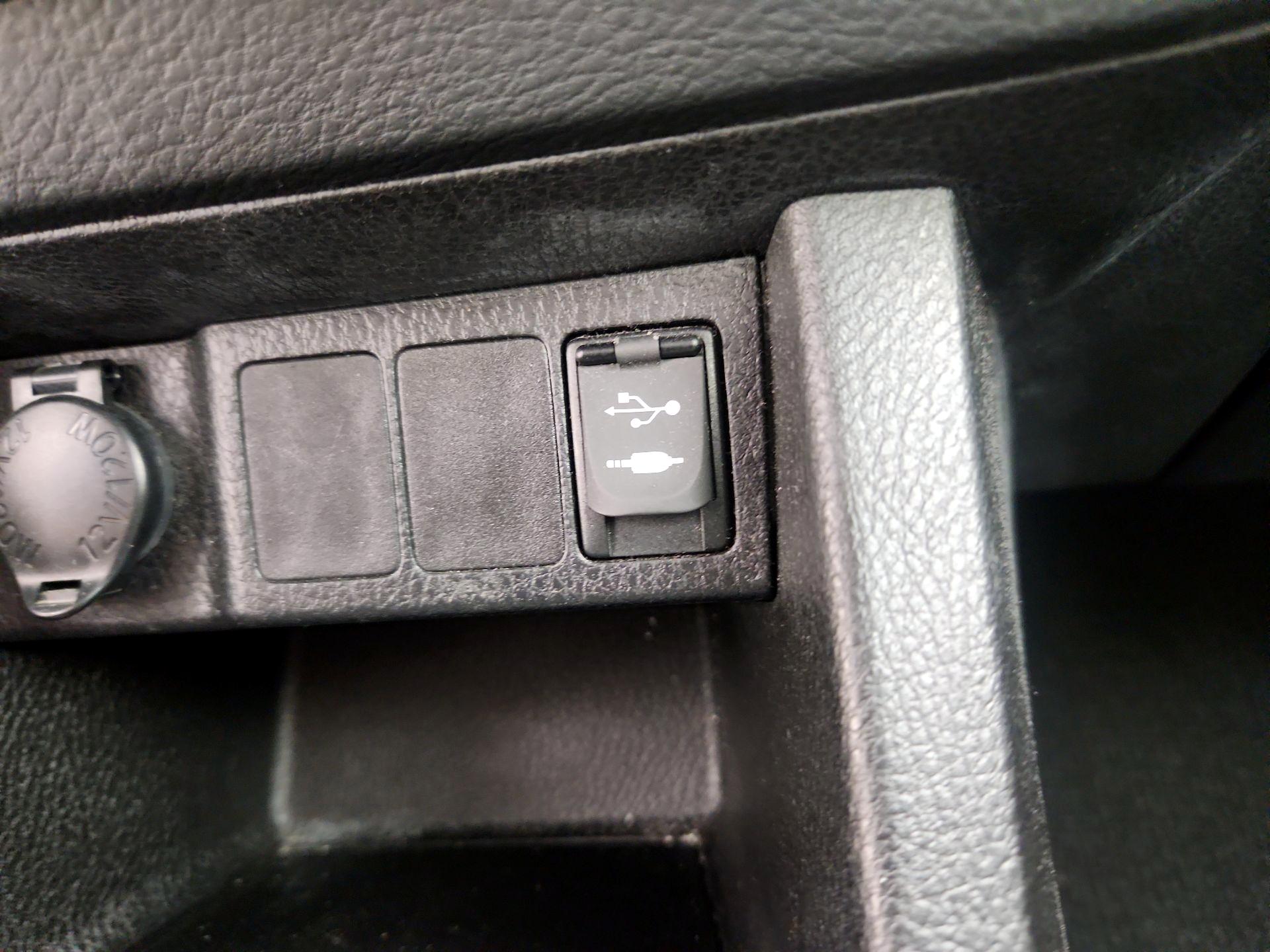 Thumbnail: 2015 Toyota Corolla - 18