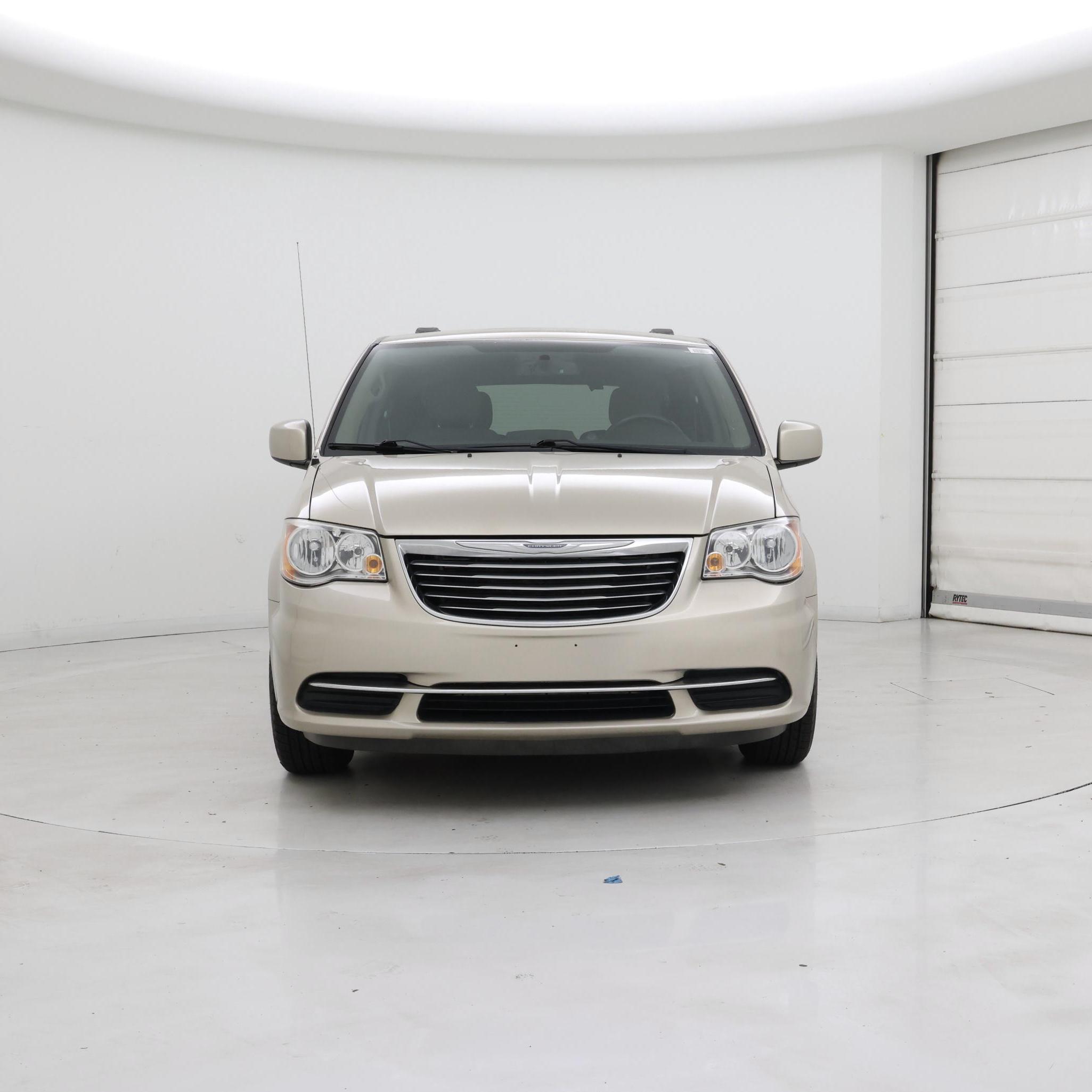 Thumbnail: 2016 Chrysler Town & Country - 5