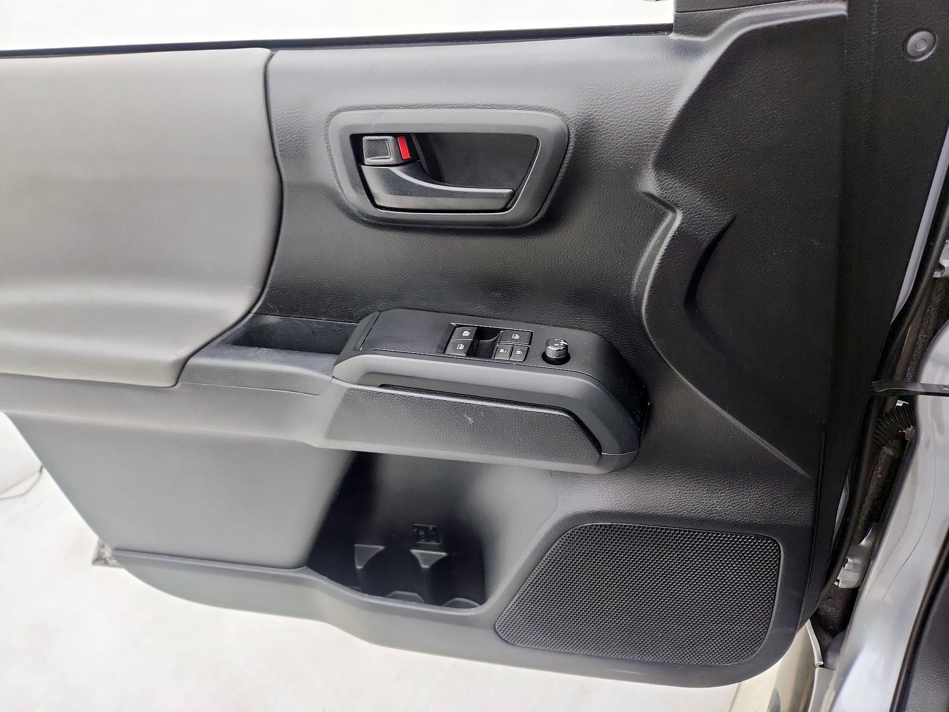 Thumbnail: 2019 Toyota Tacoma - 12