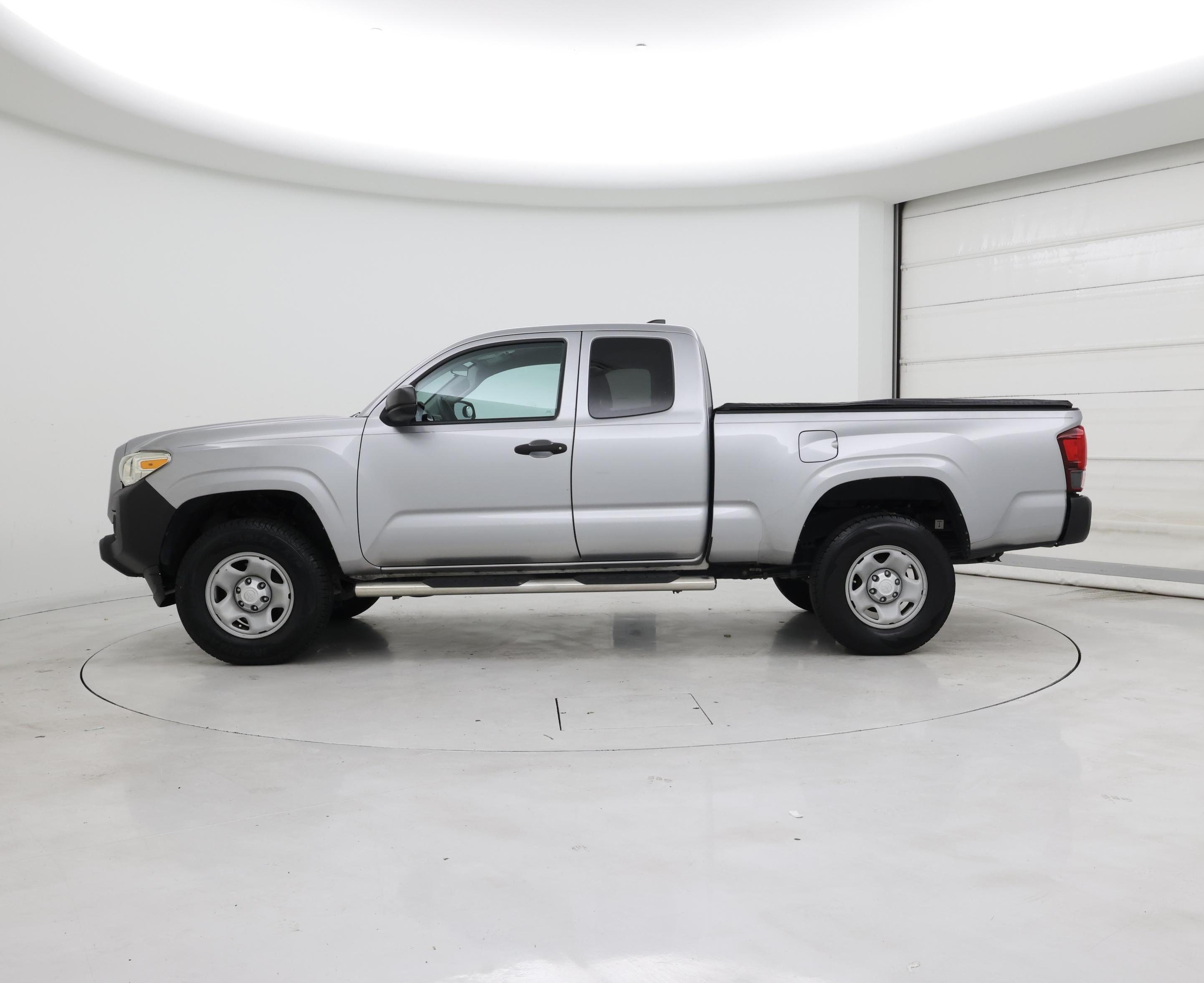 Thumbnail: 2019 Toyota Tacoma - 3
