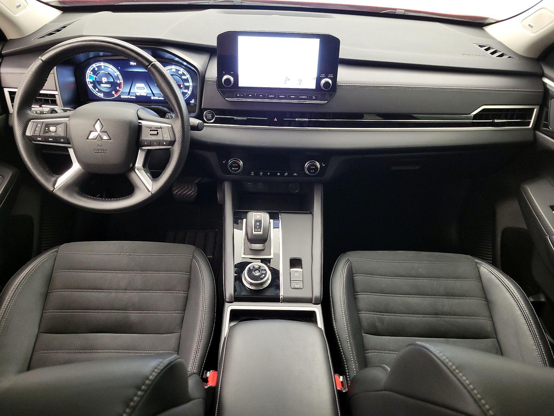 Thumbnail: 2023 Mitsubishi Outlander - 9