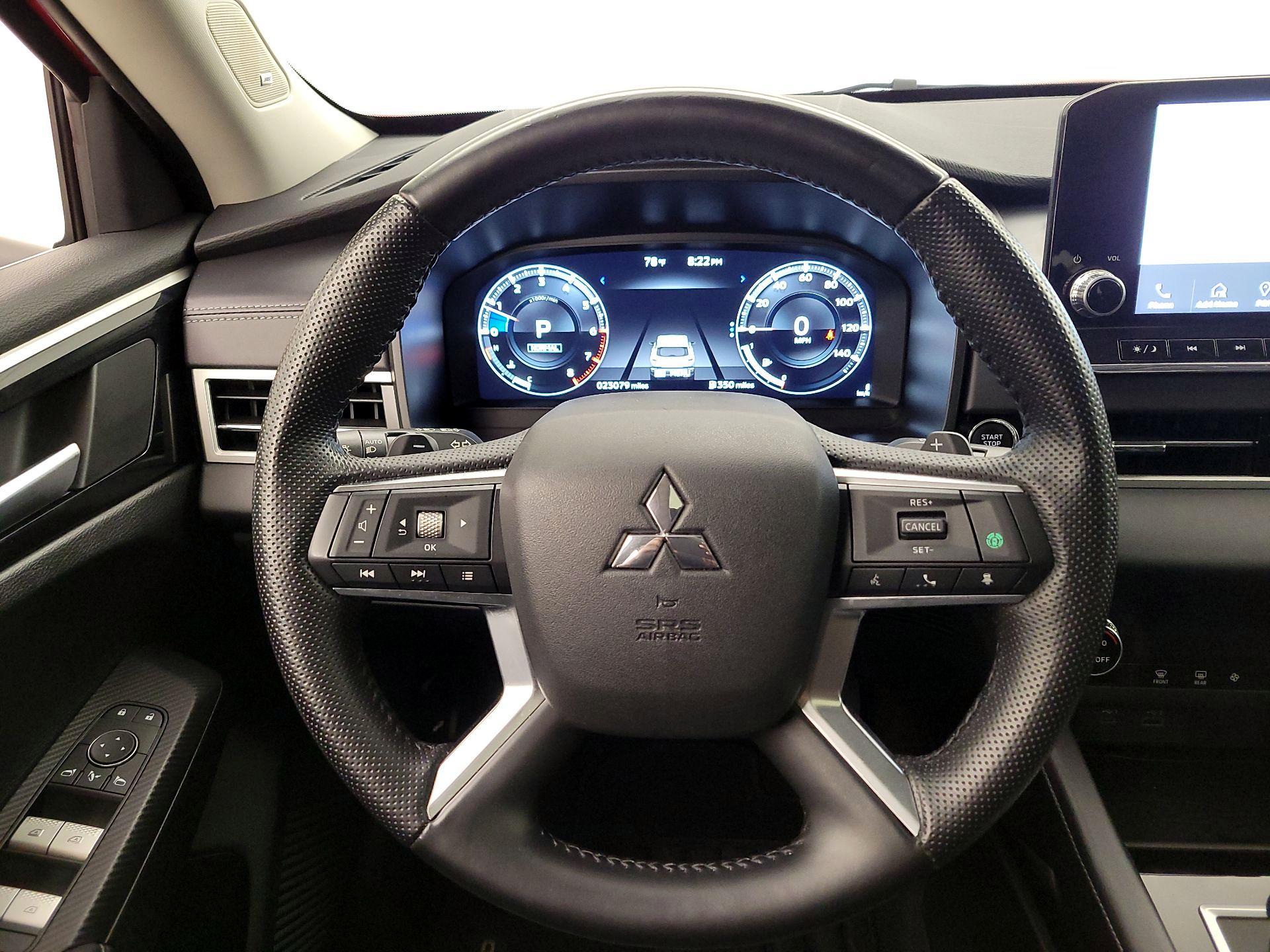 Thumbnail: 2023 Mitsubishi Outlander - 10