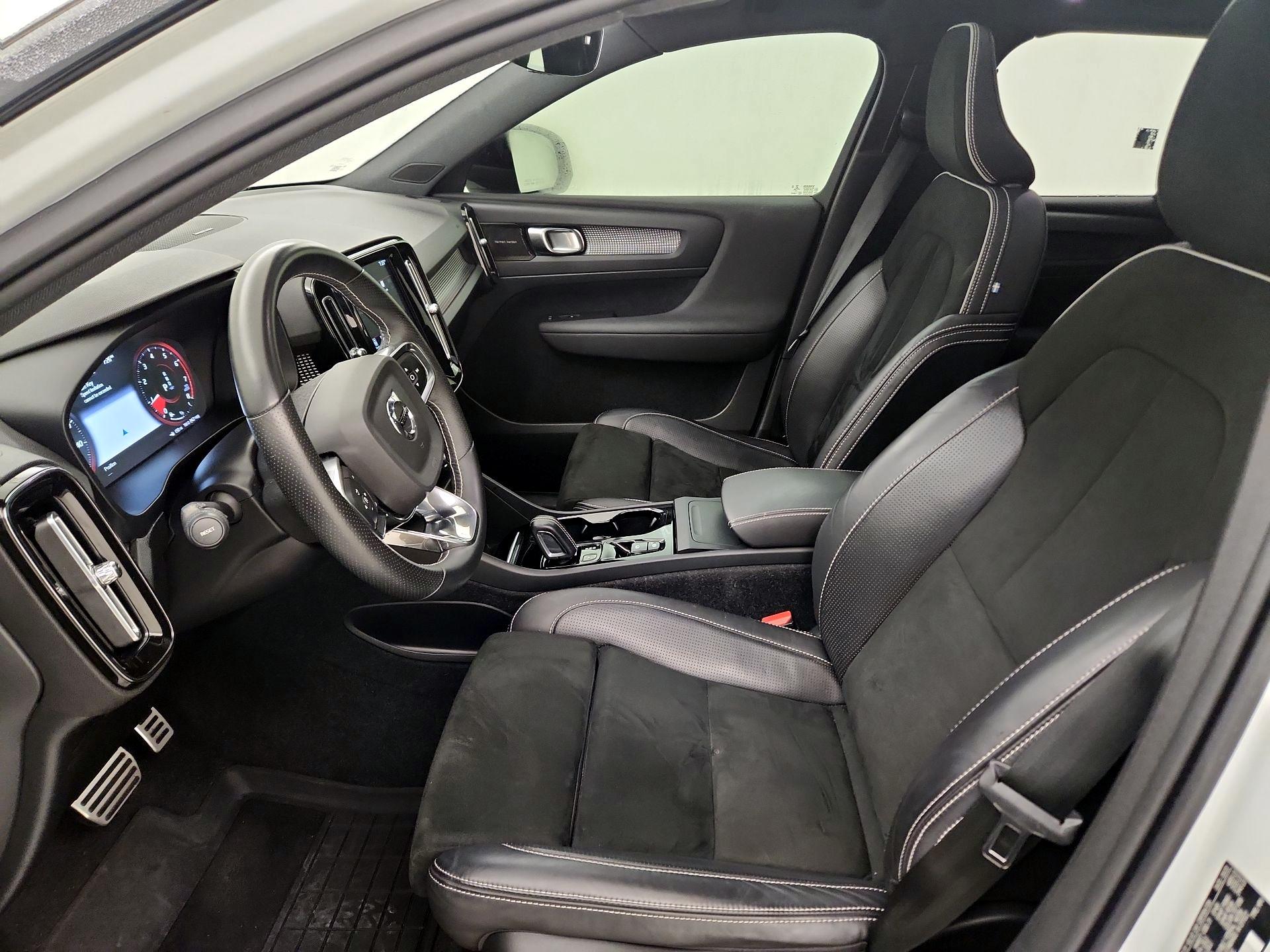 Thumbnail: 2021 Volvo XC40 - 11