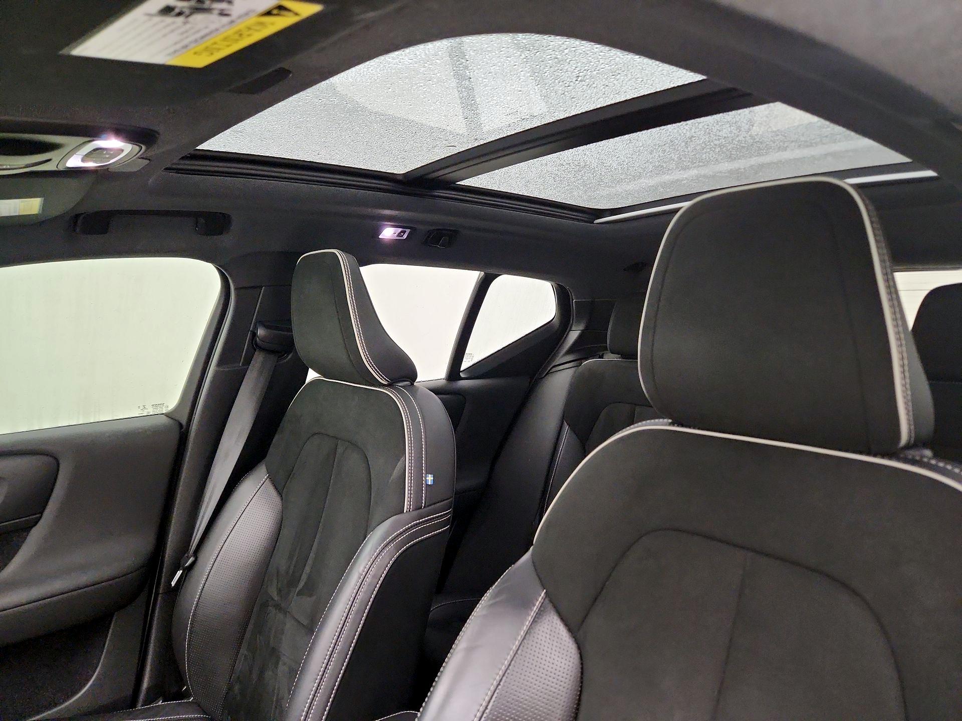 Thumbnail: 2021 Volvo XC40 - 19