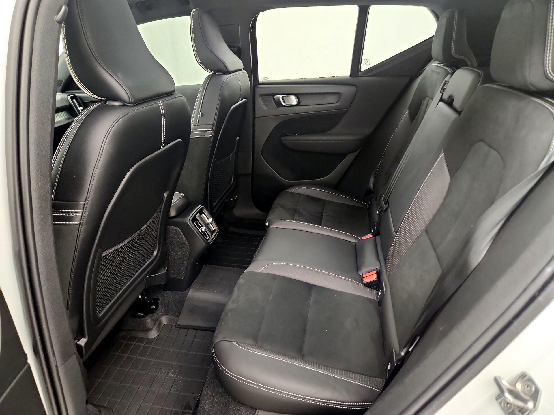 Thumbnail: 2021 Volvo XC40 - 20
