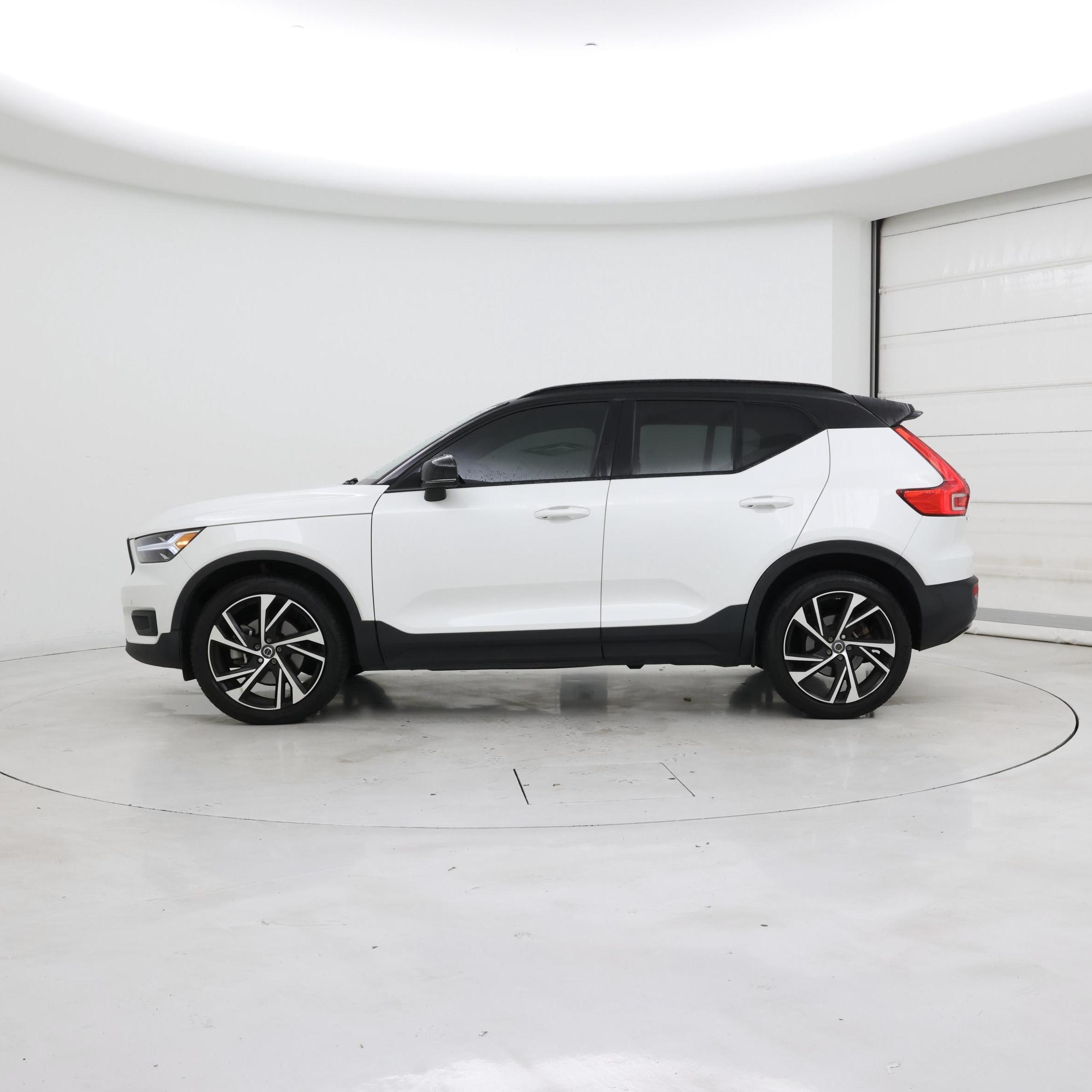 Thumbnail: 2021 Volvo XC40 - 3