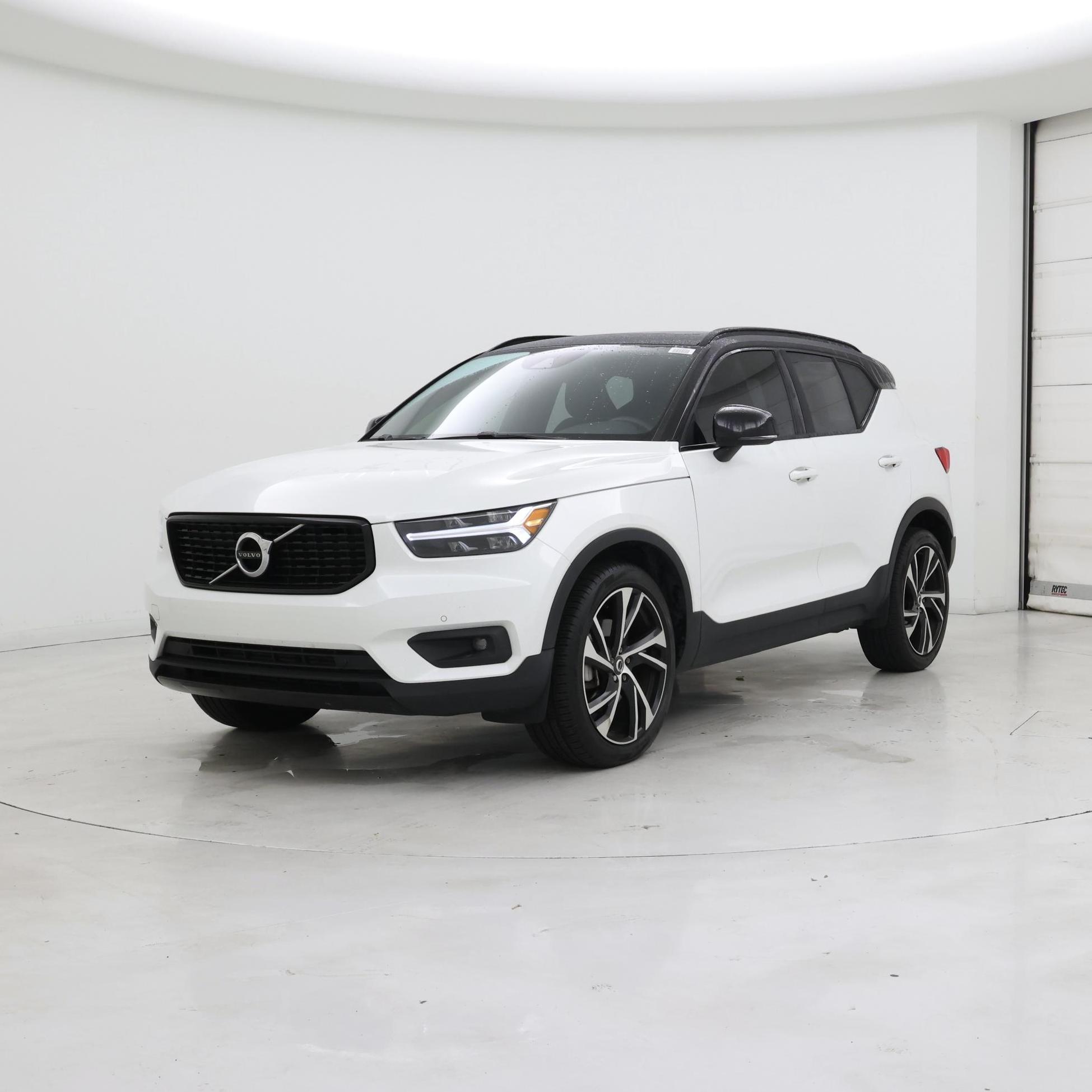 Thumbnail: 2021 Volvo XC40 - 4