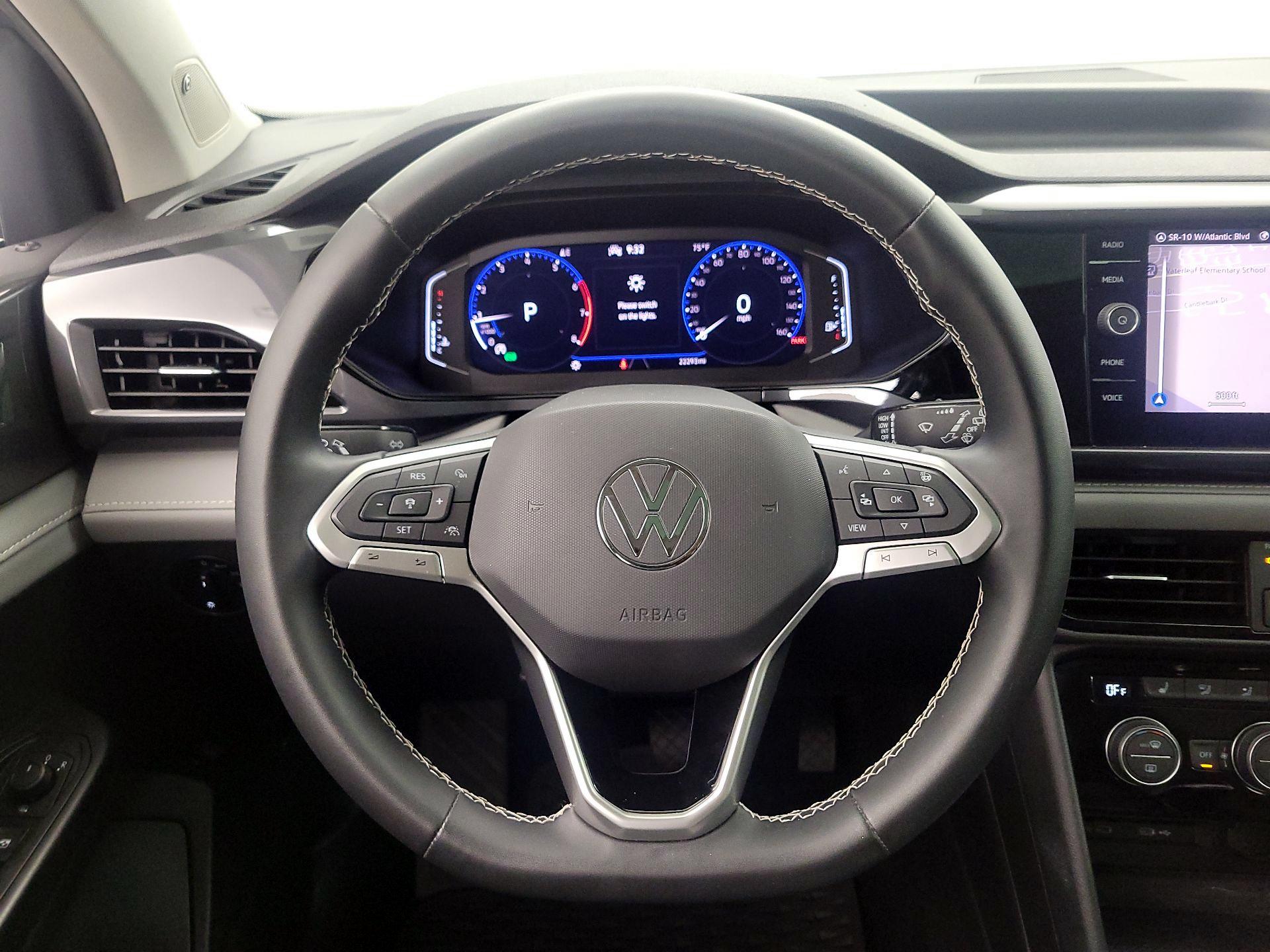 Thumbnail: 2022 Volkswagen Taos - 10