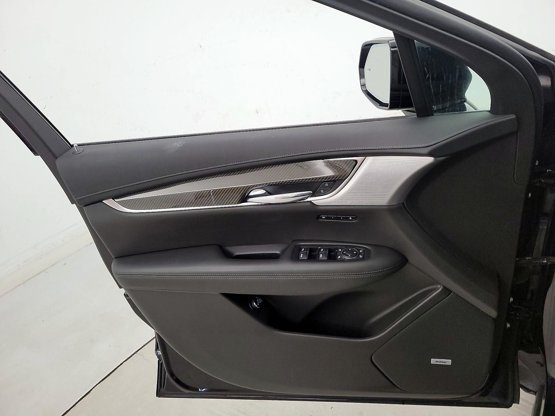 Thumbnail: 2020 Cadillac XT6 - 12