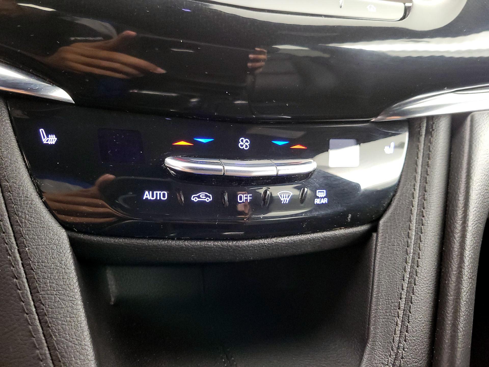 Thumbnail: 2020 Cadillac XT6 - 17