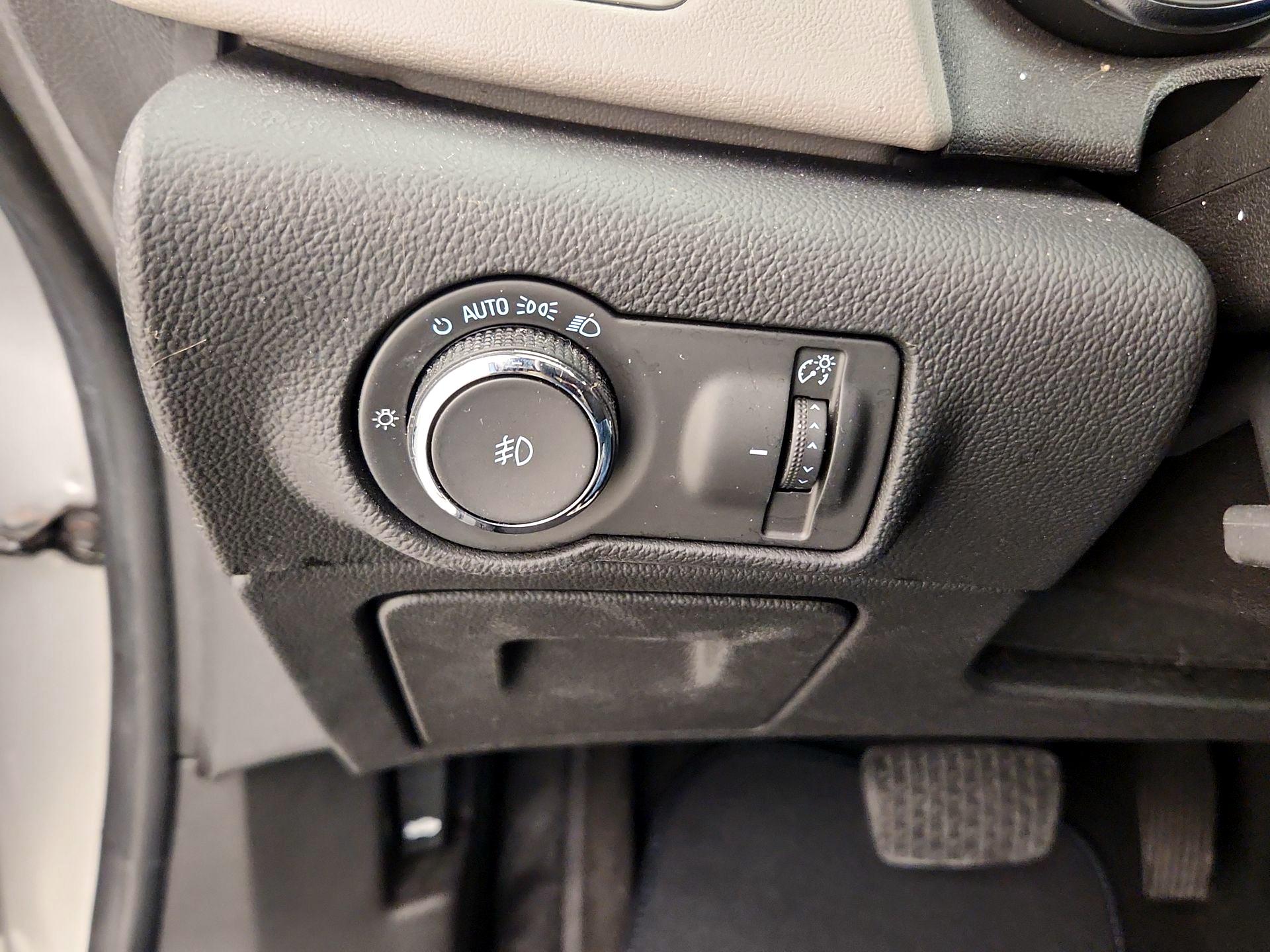 Thumbnail: 2016 Buick Verano - 13