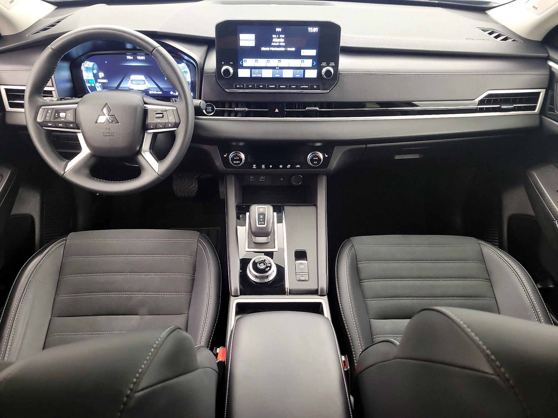 Thumbnail: 2024 Mitsubishi Outlander - 9