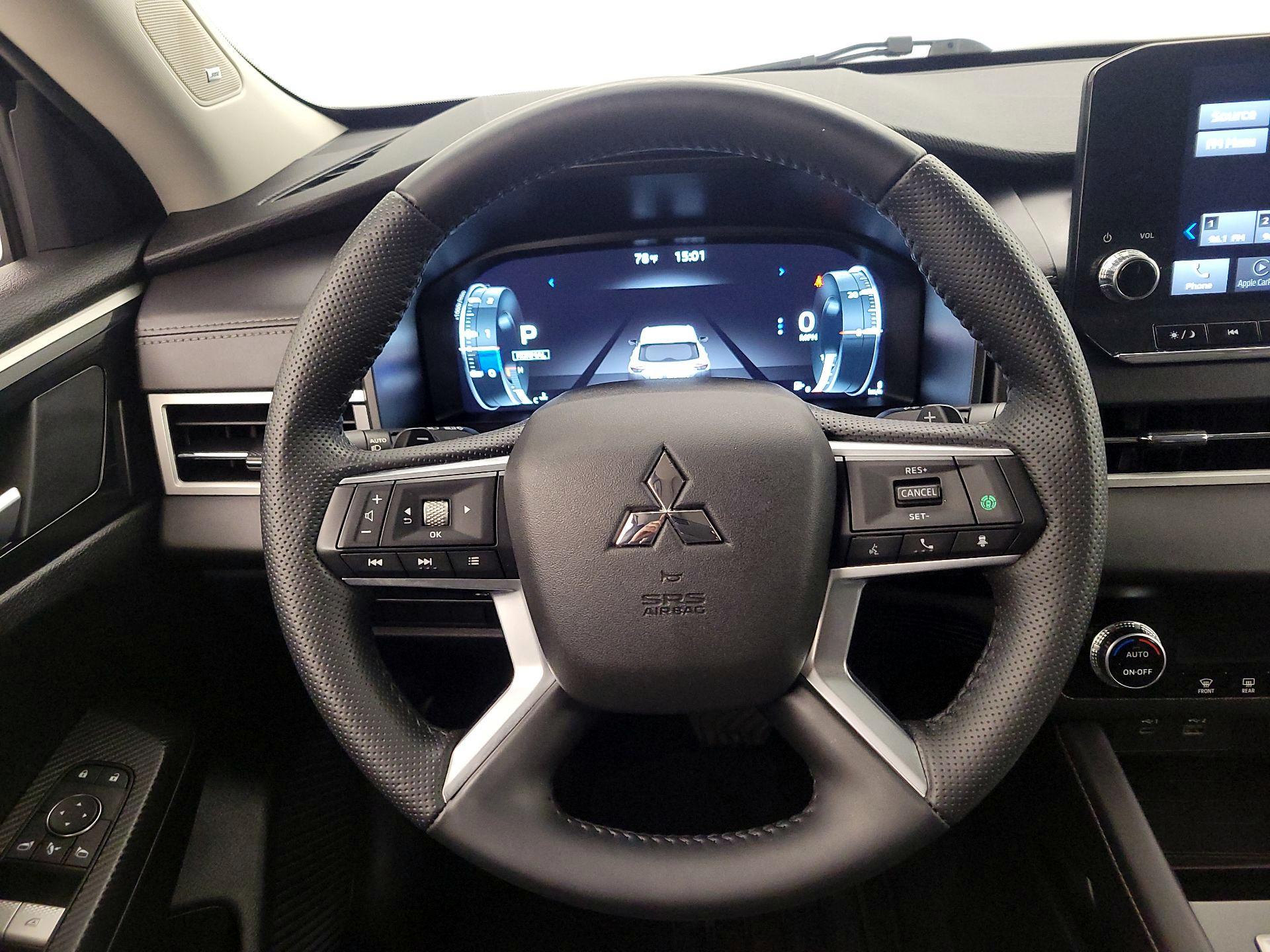 Thumbnail: 2024 Mitsubishi Outlander - 10