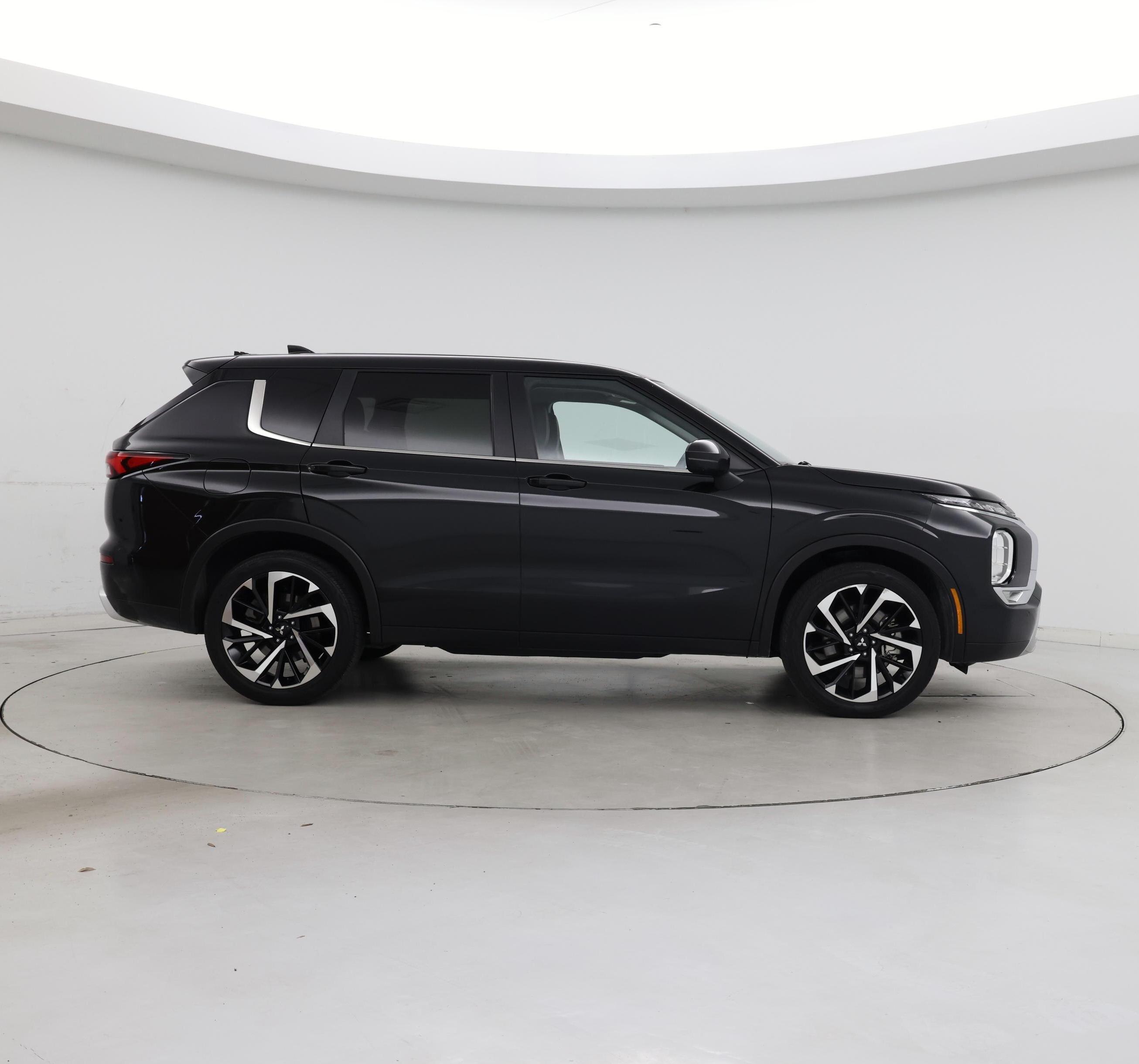 Thumbnail: 2024 Mitsubishi Outlander - 7