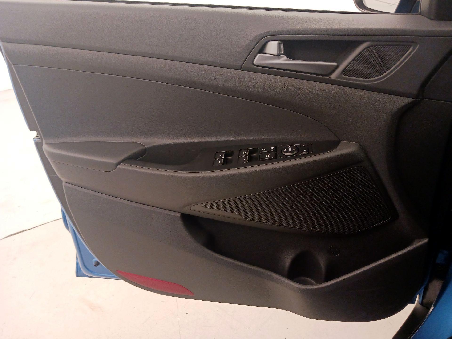 Thumbnail: 2016 Hyundai Tucson - 12