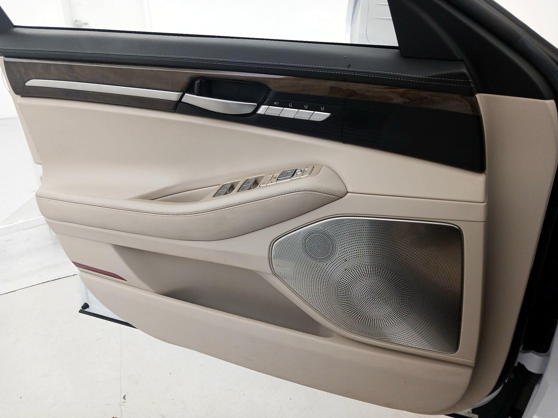 Thumbnail: 2018 Genesis G90 - 12