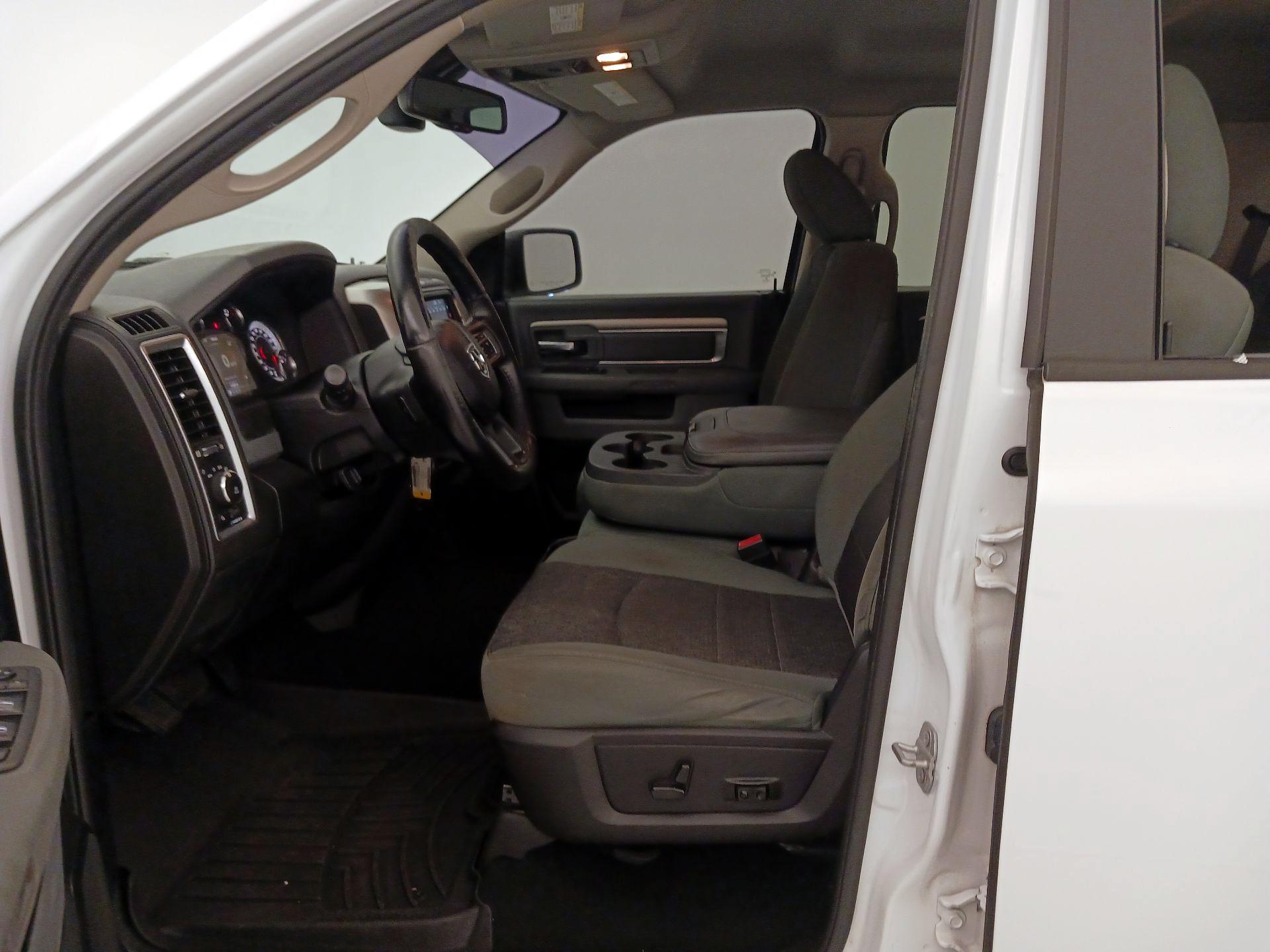 Thumbnail: 2019 RAM 1500 Classic - 11