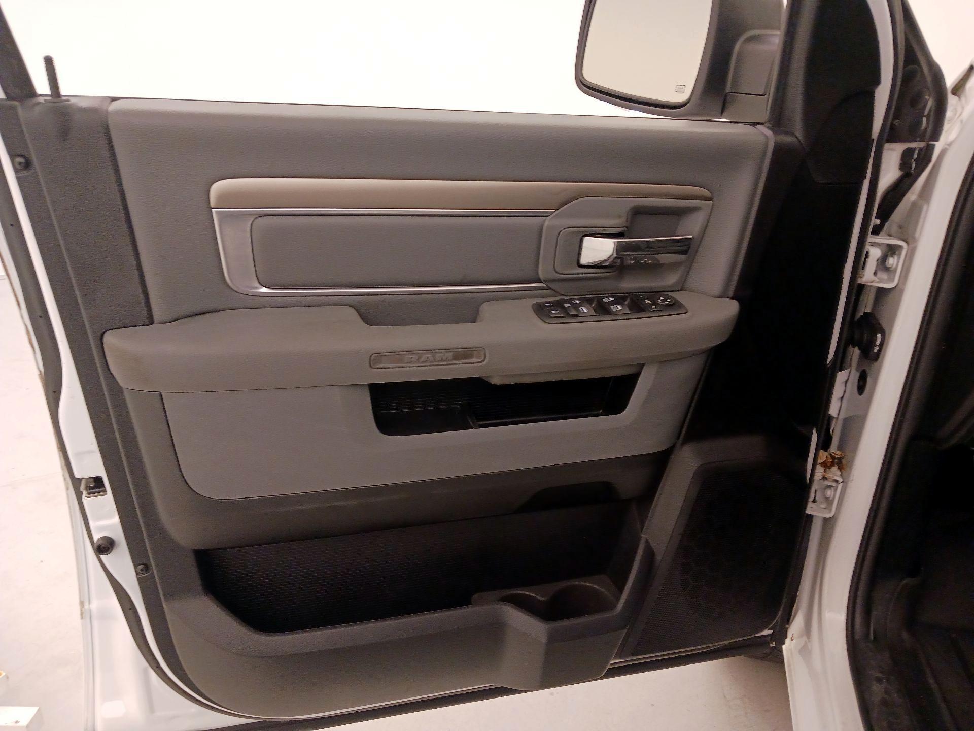 Thumbnail: 2019 RAM 1500 Classic - 12